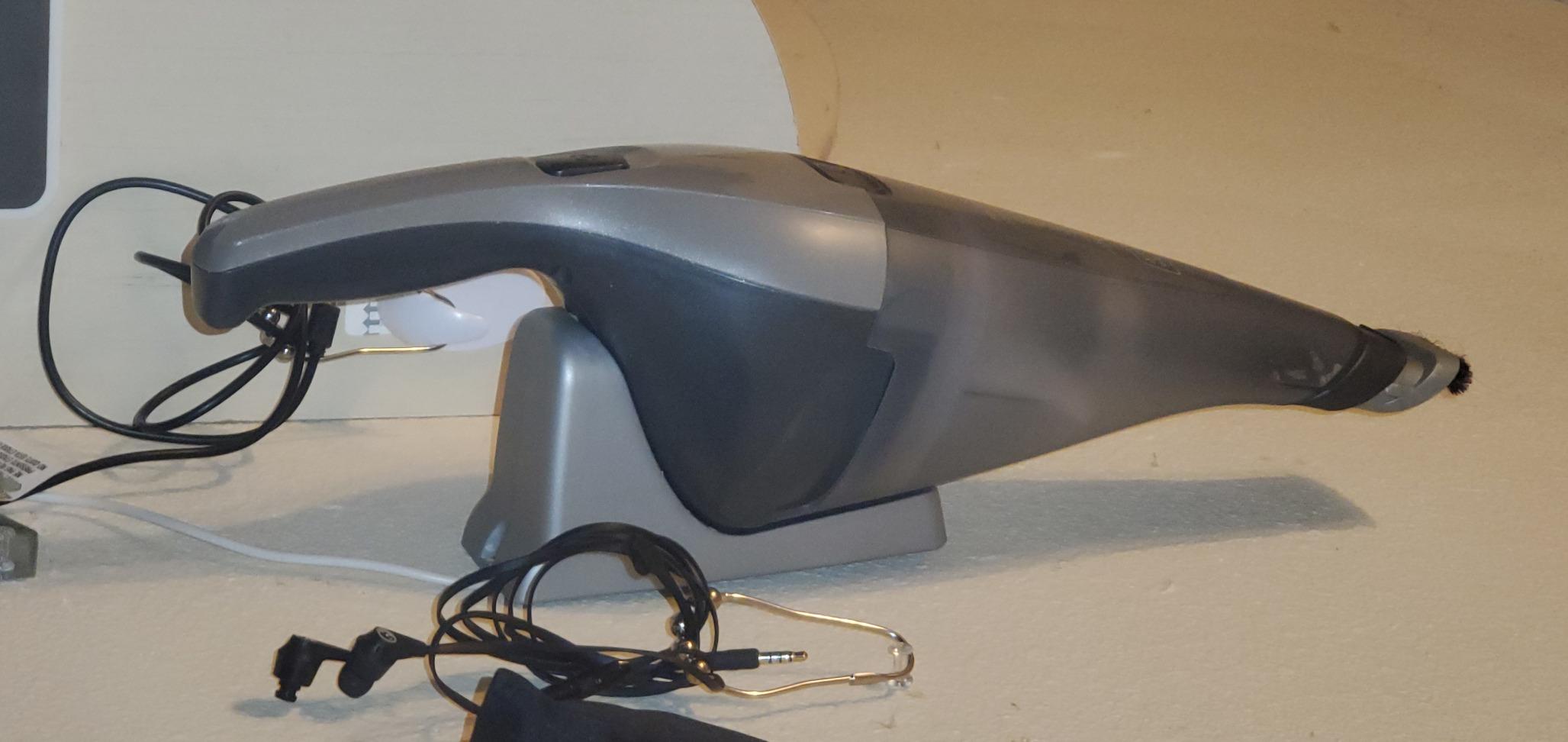 BLACK+DECKER dustbuster Handheld Vacuum, 8V Cordless, Hand Vacuum for Quick Cleanup with Crevice Tool and Washable Filter (HNVC220BCZ01) - Customer Photo 2