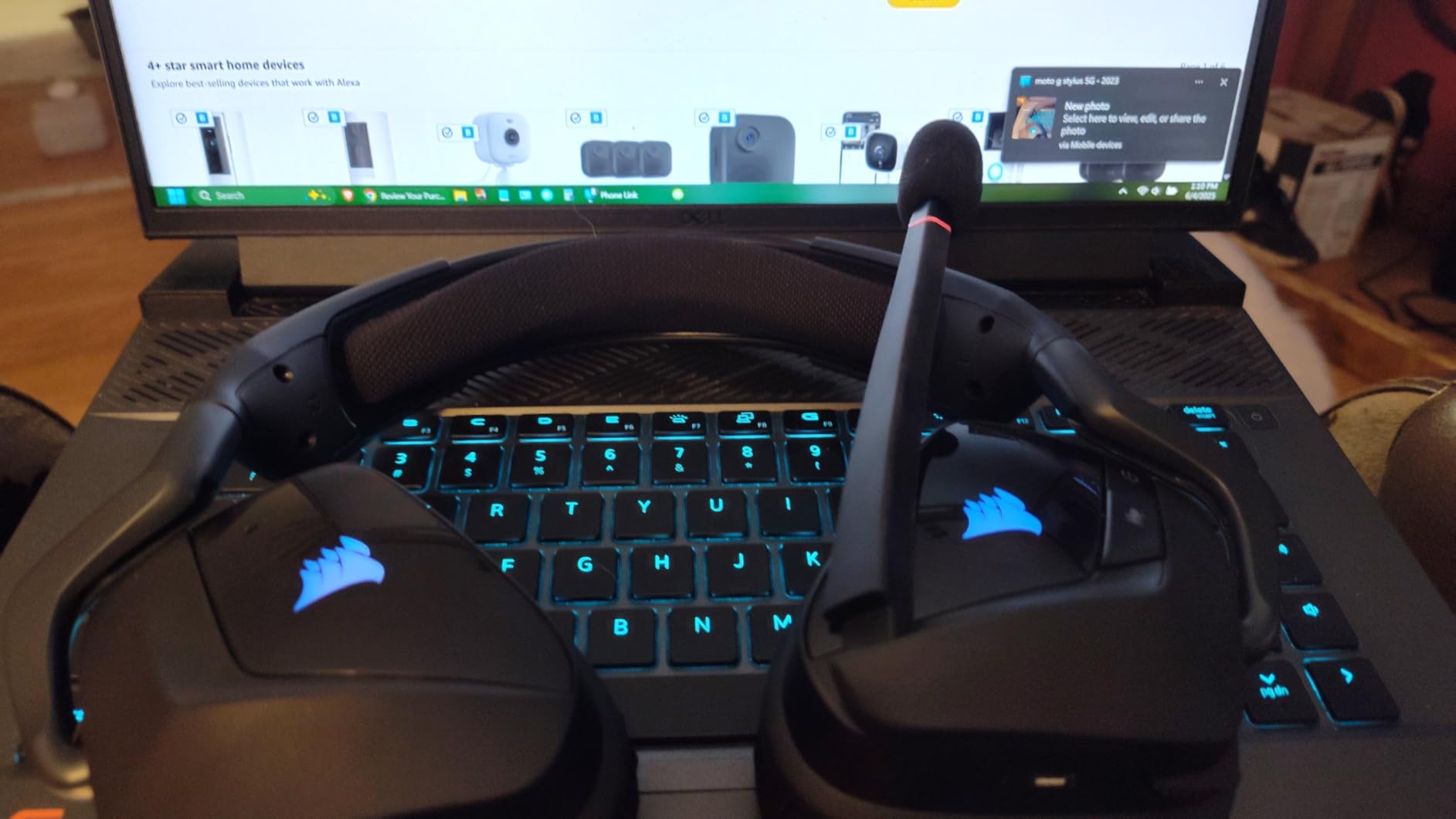 Corsair Void RGB Elite Wireless Gaming Headset – 7.1 Surround Sound – Omni-Directional Microphone – Microfiber Mesh Earpads – Up to 40ft Range – iCUE Compatible – PC, Mac, PS5, PS4 – Carbon - Customer Photo 2