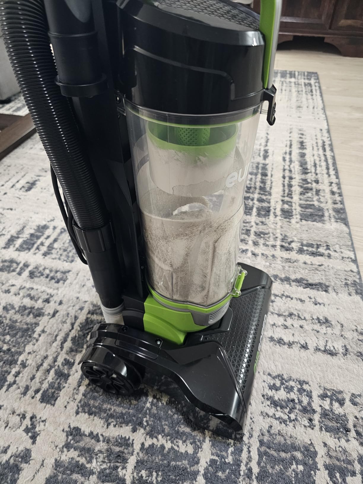 Eureka Airspeed Ultra-Lightweight Compact Bagless Upright Vacuum Cleaner, NEU10AE4, Green - Customer Photo 2