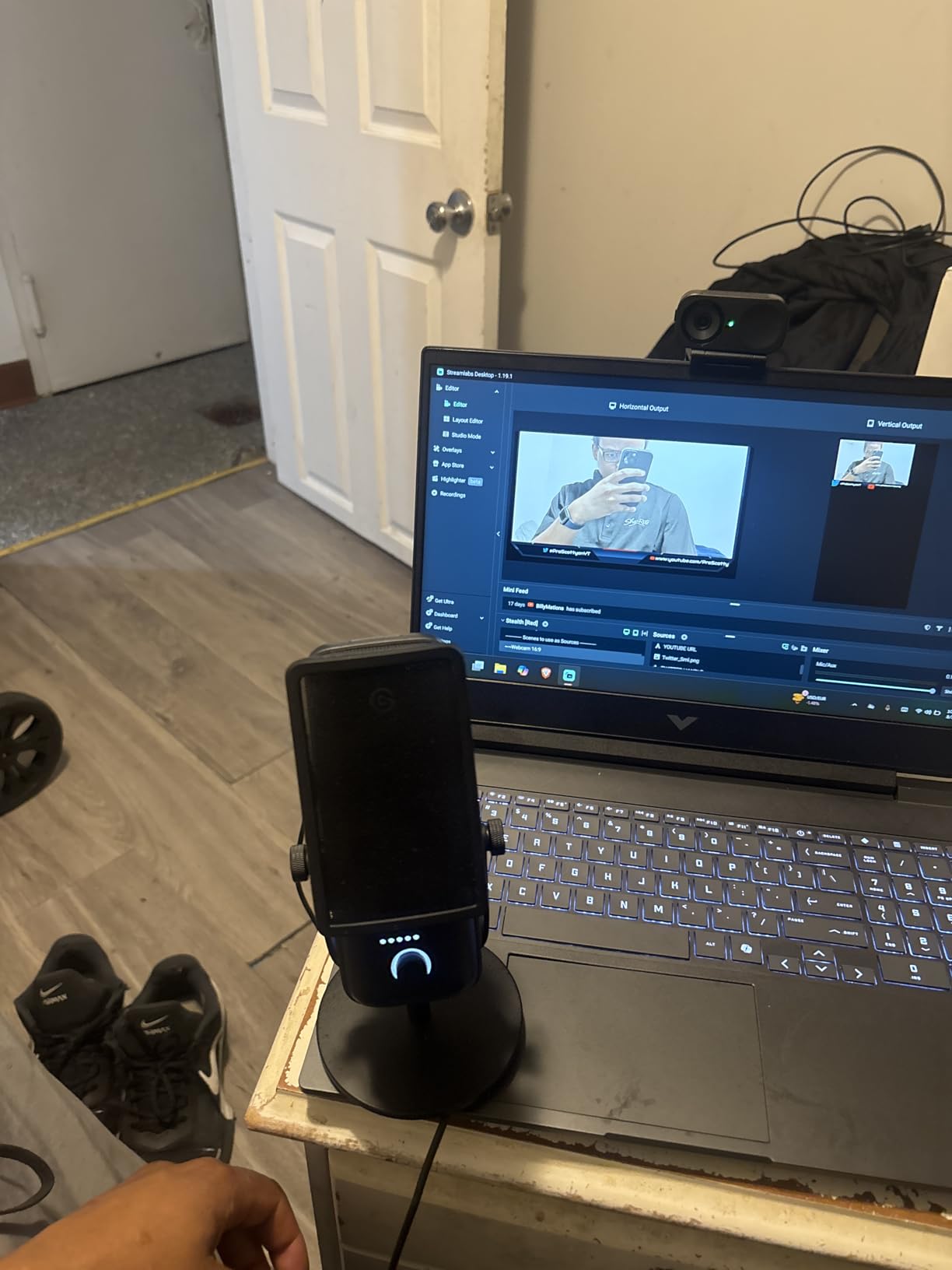 Elgato Wave:3 - Premium Studio Quality USB Condenser Microphone for Streaming, Podcast, Gaming and Home Office, Free Mixer Software, Sound Effect Plugins, Anti-Distortion, Plug 'n Play, for Mac, PC - Customer Photo 5