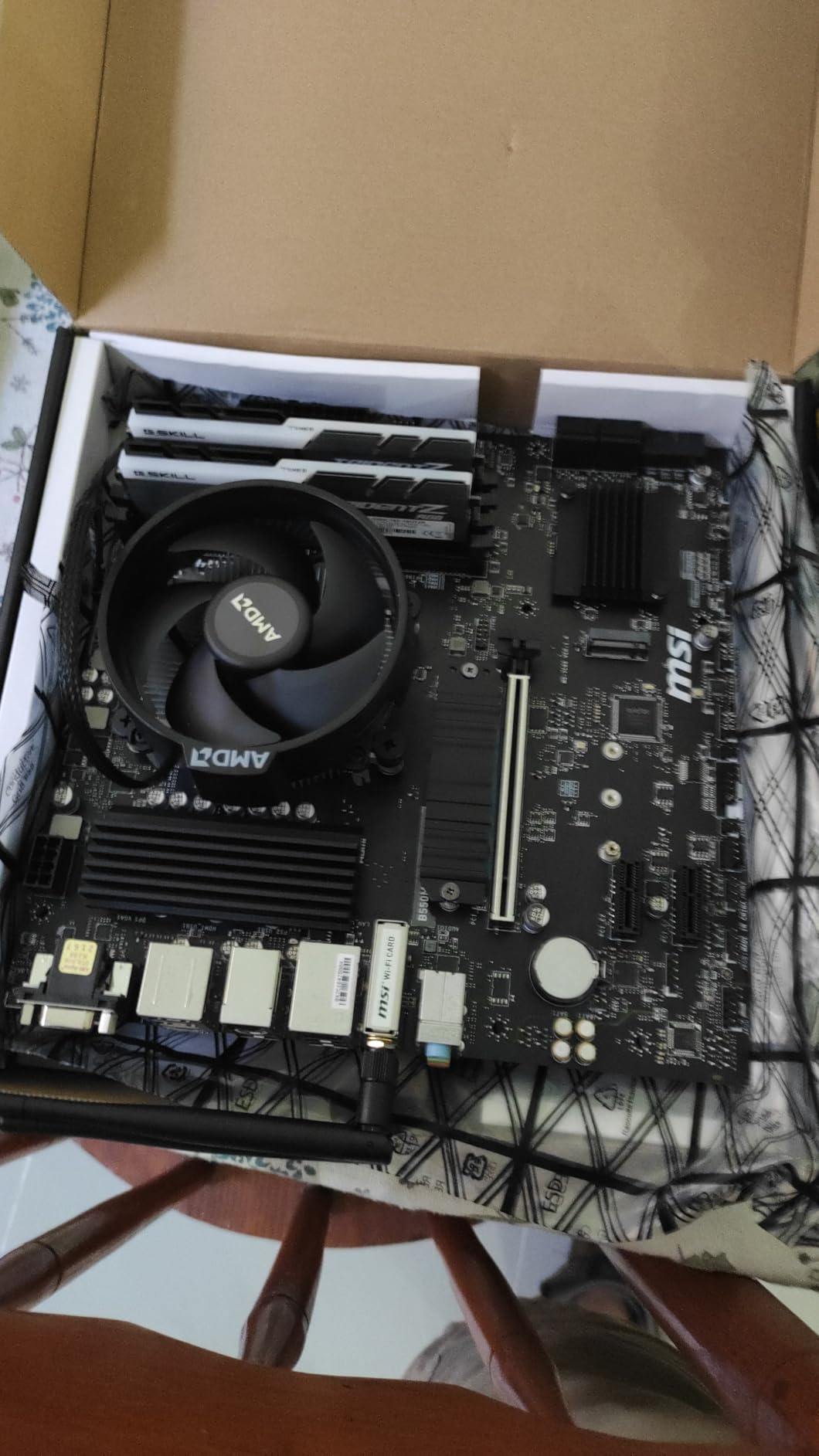 MSI B550M PRO-VDH WiFi ProSeries Motherboard (AMD Ryzen 5000, AM4, DDR4, PCIe 4.0, SATA 6Gb/s, M.2, USB 3.2 Gen 1, Wi-Fi, Bluetooth, D-SUB/HDMI/DP, Micro-ATX) Customer Review MSI B550M PRO-VDH WiFi ProSeries Motherboard (AMD Ryzen 5000, AM4, DDR4, PCIe 4.0, SATA 6Gb/s, M.2, USB 3.2 Gen 1, Wi-Fi, Bluetooth, D-SUB/HDMI/DP, Micro-ATX) - Customer Photo 1