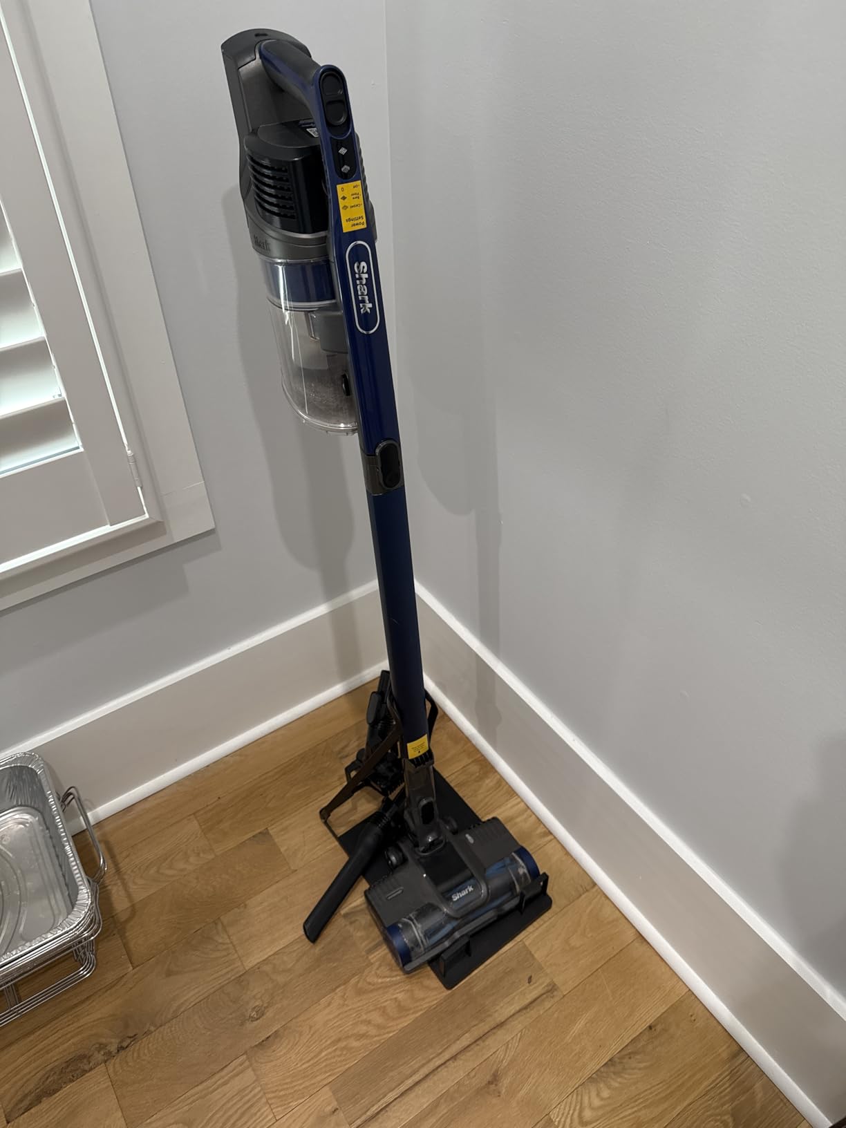 Shark Cordless Vacuum Cleaner with HEPA Filter, Lightweight, Portable, Rechargeable, Pet Hair Pickup, Removable Handheld, Crevice, Upholstery & Dusting Brush Included, 40-min runtime, Red, IZ362H customer photo 1