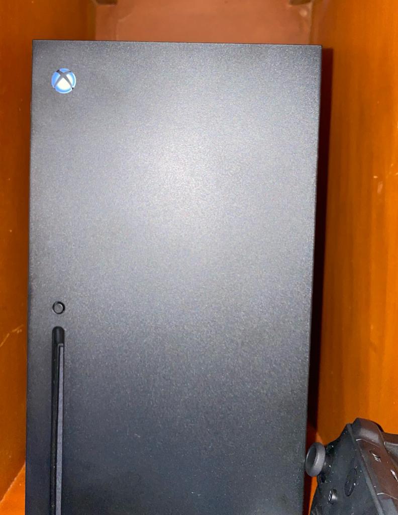 Xbox Series X - Gaming Console - 1TB SSD - Includes Wireless Controller - 4K Gaming - 120FPS - Carbon Black Customer Review Xbox Series X - Gaming Console - 1TB SSD - Includes Wireless Controller - 4K Gaming - 120FPS - Carbon Black - Customer Photo 2