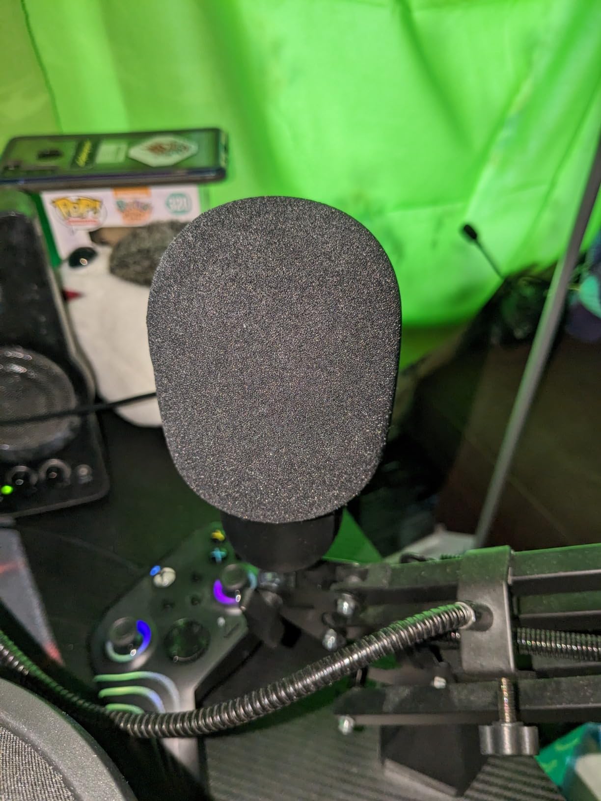 HyperX SoloCast – USB Condenser Gaming Microphone, for PC, PS4, PS5 and Mac, Tap-to-Mute Sensor, Cardioid Polar Pattern, great for Streaming, Podcasts, Twitch, YouTube, Discord,Black - Customer Photo 5