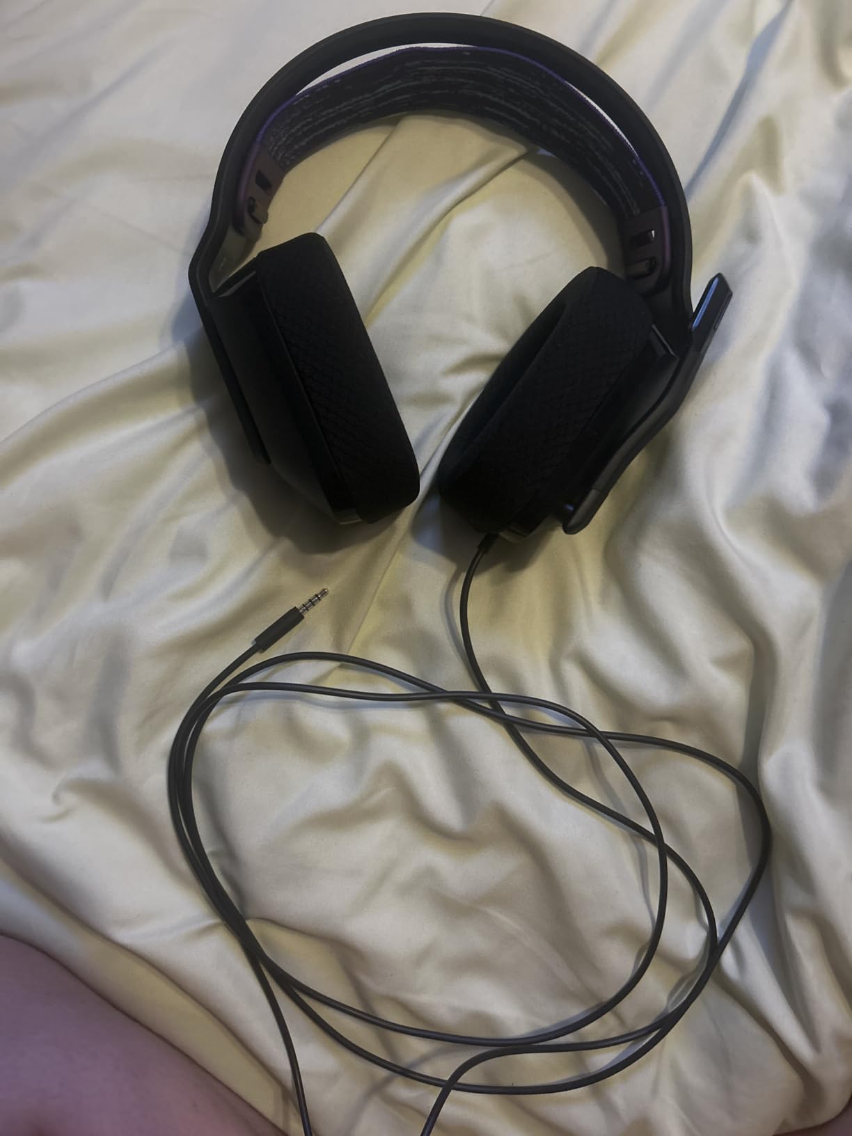 Logitech G335 Wired Gaming Headset, with Flip to Mute Microphone, 3.5mm Audio Jack, Memory Foam Earpads, Lightweight - Black - Customer Photo 1