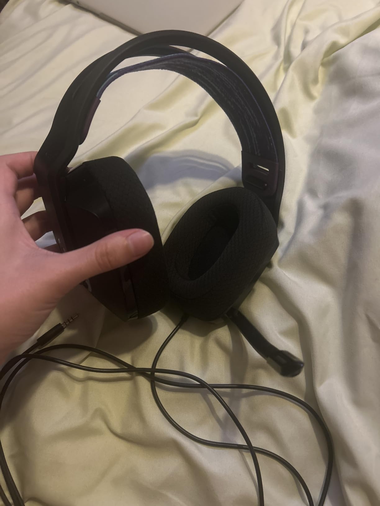 Logitech G335 Wired Gaming Headset, with Flip to Mute Microphone, 3.5mm Audio Jack, Memory Foam Earpads, Lightweight - Black - Customer Photo 2