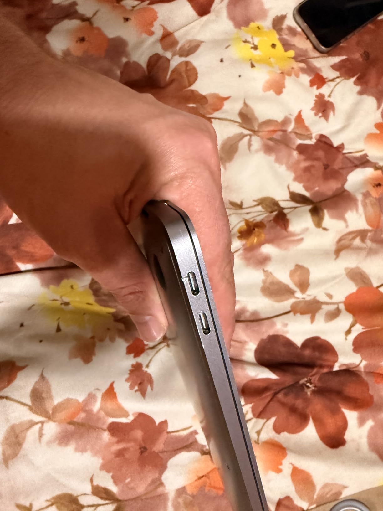 Apple MacBook Air Late 2020 with Apple M1 Chip (13.3 inch, 8GB RAM, 256GB SSD) Space Gray (Renewed) - Customer Photo 1
