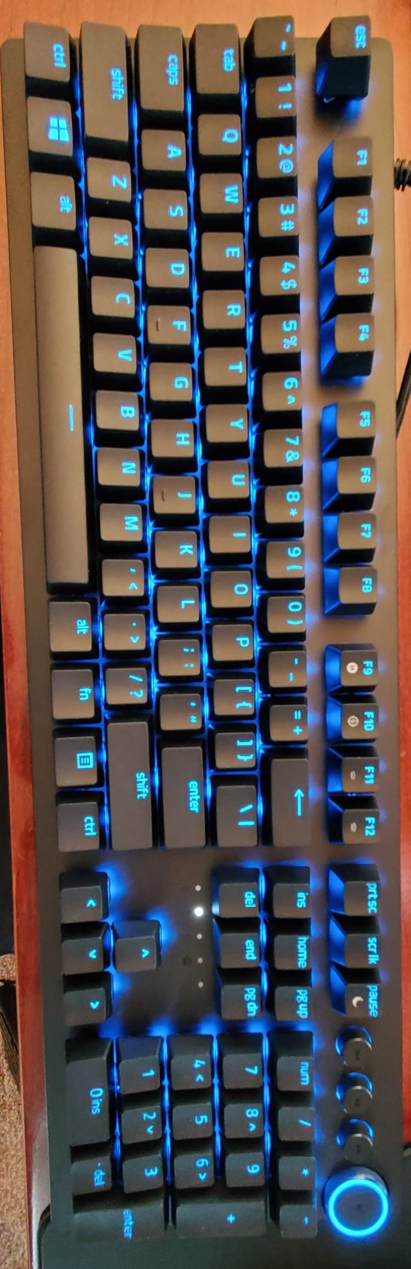 Razer Huntsman V2 Analog Gaming Keyboard: Adjustable Actuation via Analog Optical Switches - Rapid Trigger Mode - Chroma RGB Lighting - Magnetic Wrist Rest - Dedicated Media Keys & Dial - Black - Customer Photo 2
