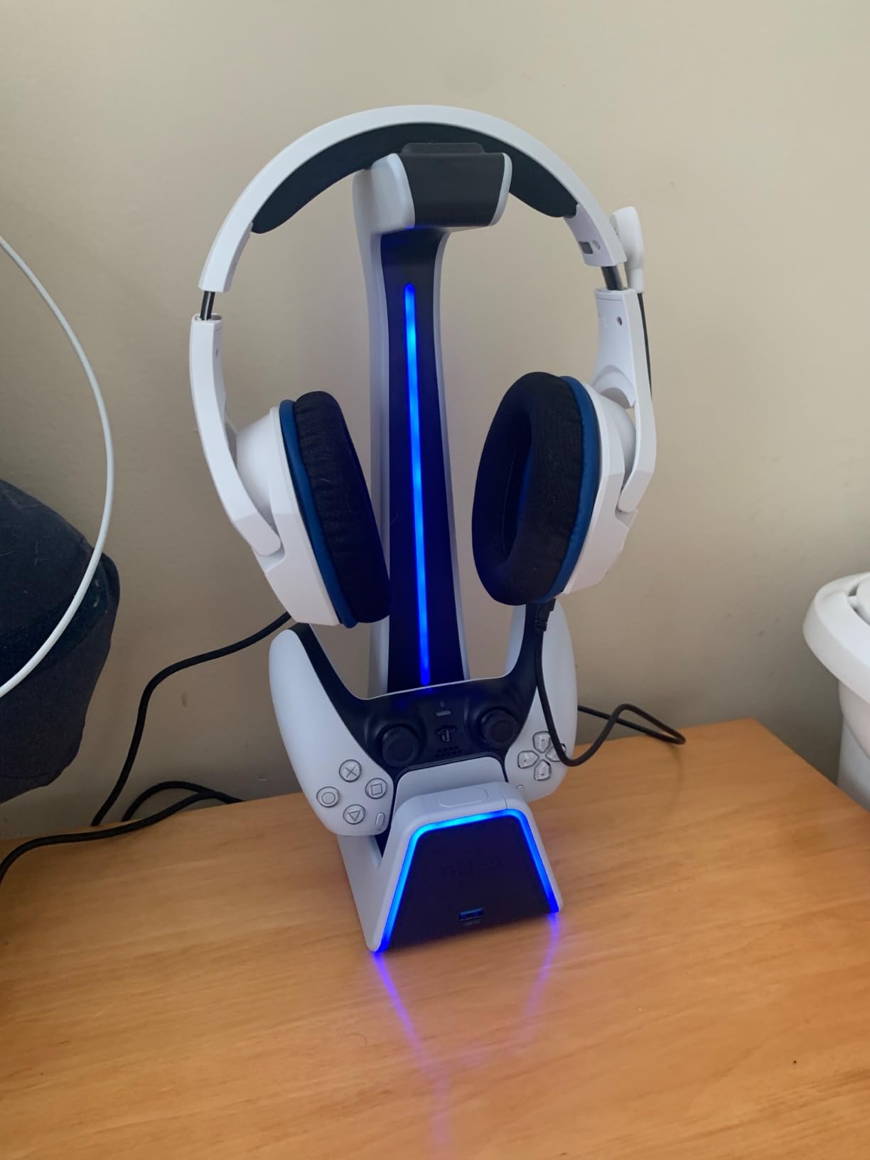 Tilted Nation RGB Headset and Controller Stand | Premium PS5 Accessories (Clean Space with Charging Station) Headphone and Controller Holder for Desk, PlayStation 5, Xbox Game Customer Review Tilted Nation RGB Headset and Controller Stand | Premium PS5 Accessories (Clean Space with Charging Station) Headphone and Controller Holder for Desk, PlayStation 5, Xbox Game - Customer Photo 3