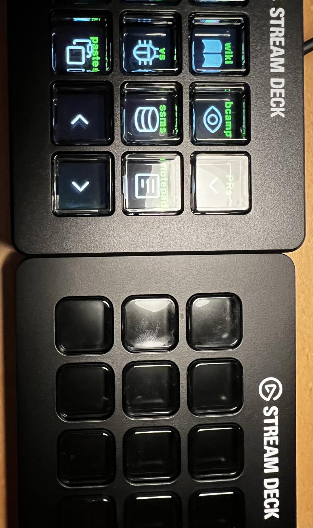 Elgato Stream Deck MK.2 – Studio Controller, 15 macro keys, trigger actions in apps and software like OBS, Twitch, YouTube and more, works with Mac and PC - Customer Photo 2