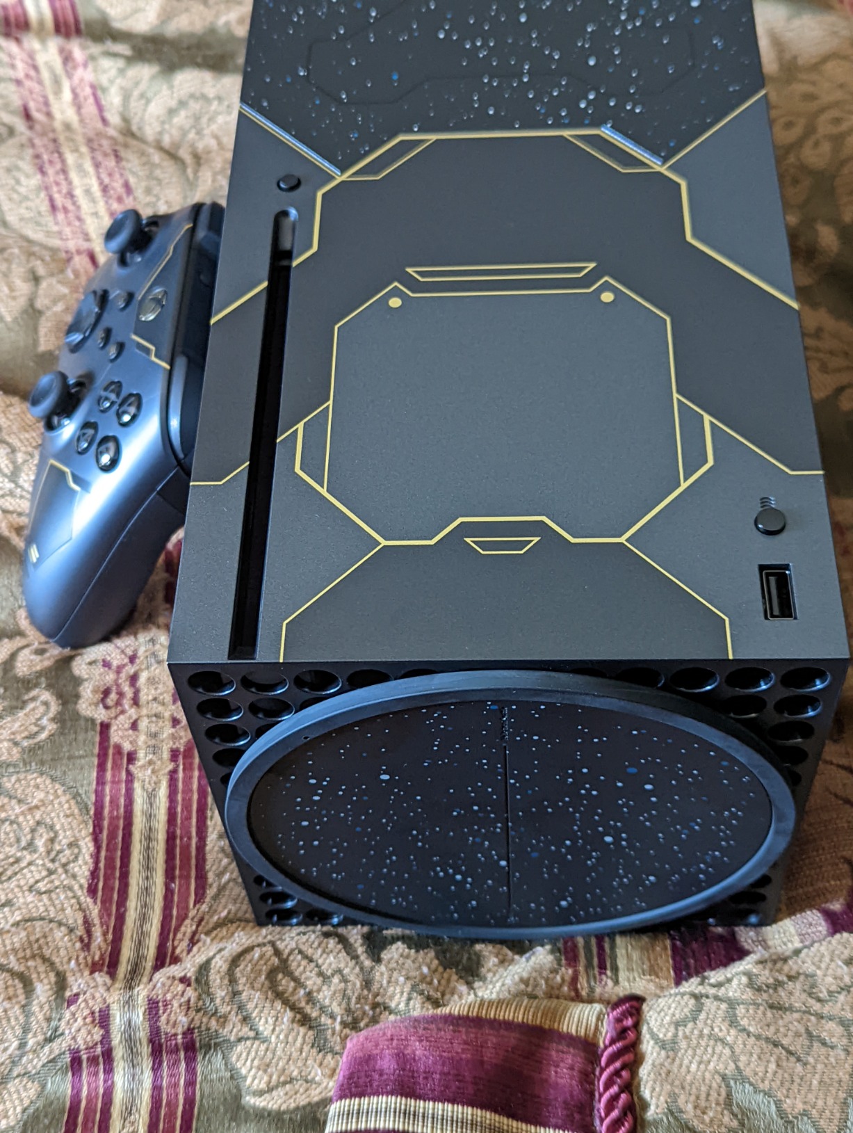 Xbox Series X – Halo Infinite Limited Edition Console Bundle - Customer Photo 4