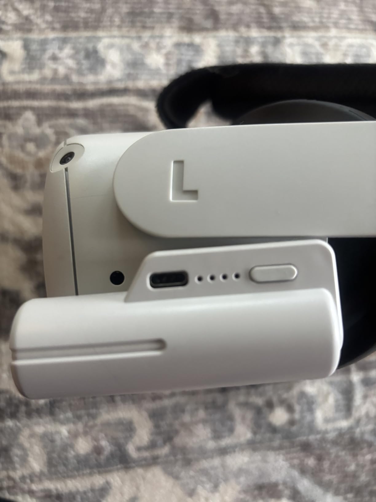 Saqico Battery Pack for Oculus Quest 2, 5000mAh Head Strap Battery Pack Compatible with Oculus/Meta Quest 2 Lightweight and Portable VR Extend Power Accessories for Extra 2-4H Playtime - Customer Photo 2