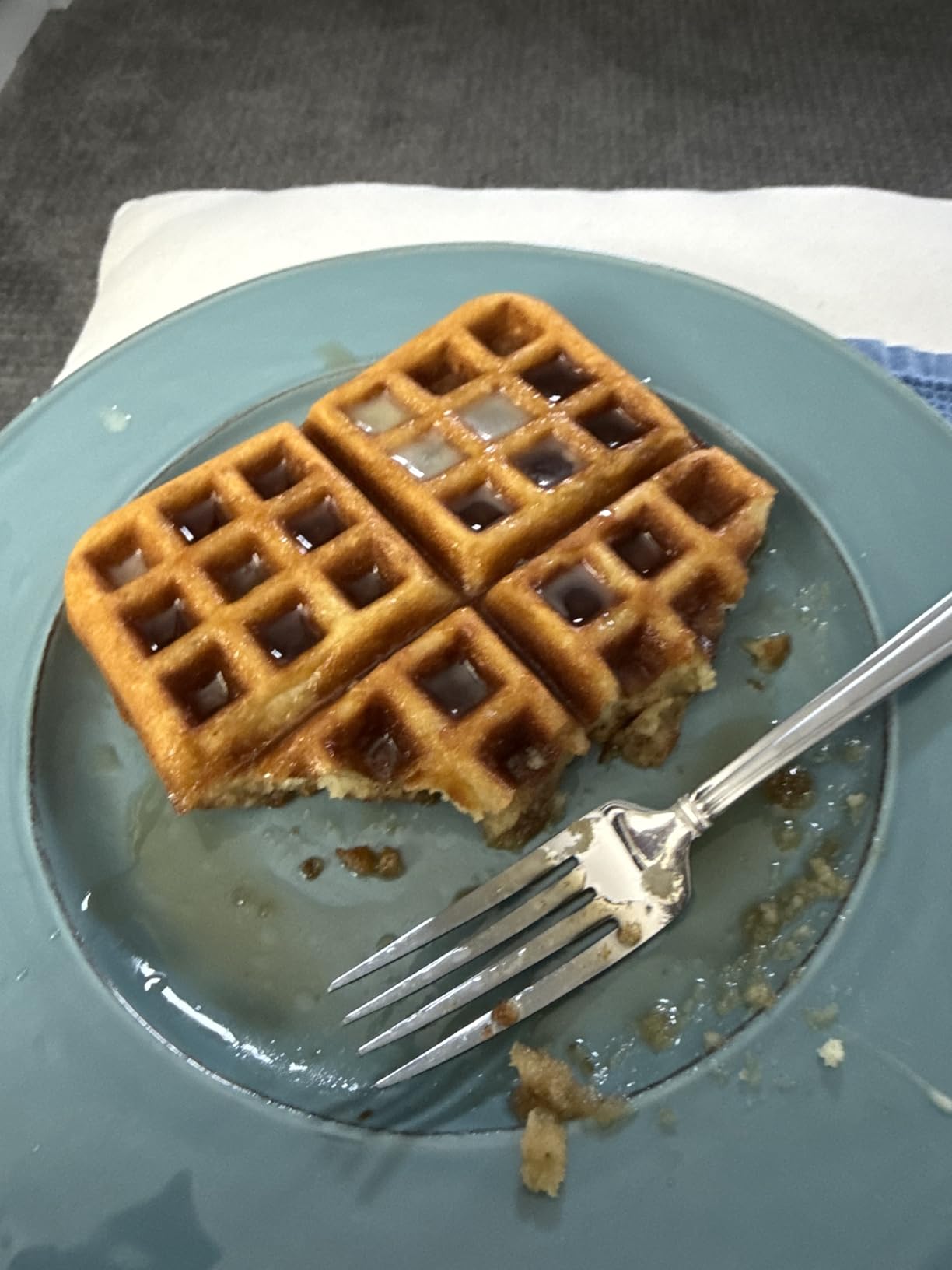Ninja BW1001 NeverStick PRO Belgian Waffle Maker, Vertical Design, 5 Shade Settings, with Precision-Pour Cup & Chef-curated Recipe Guide, Black & Silver - Customer Photo 1