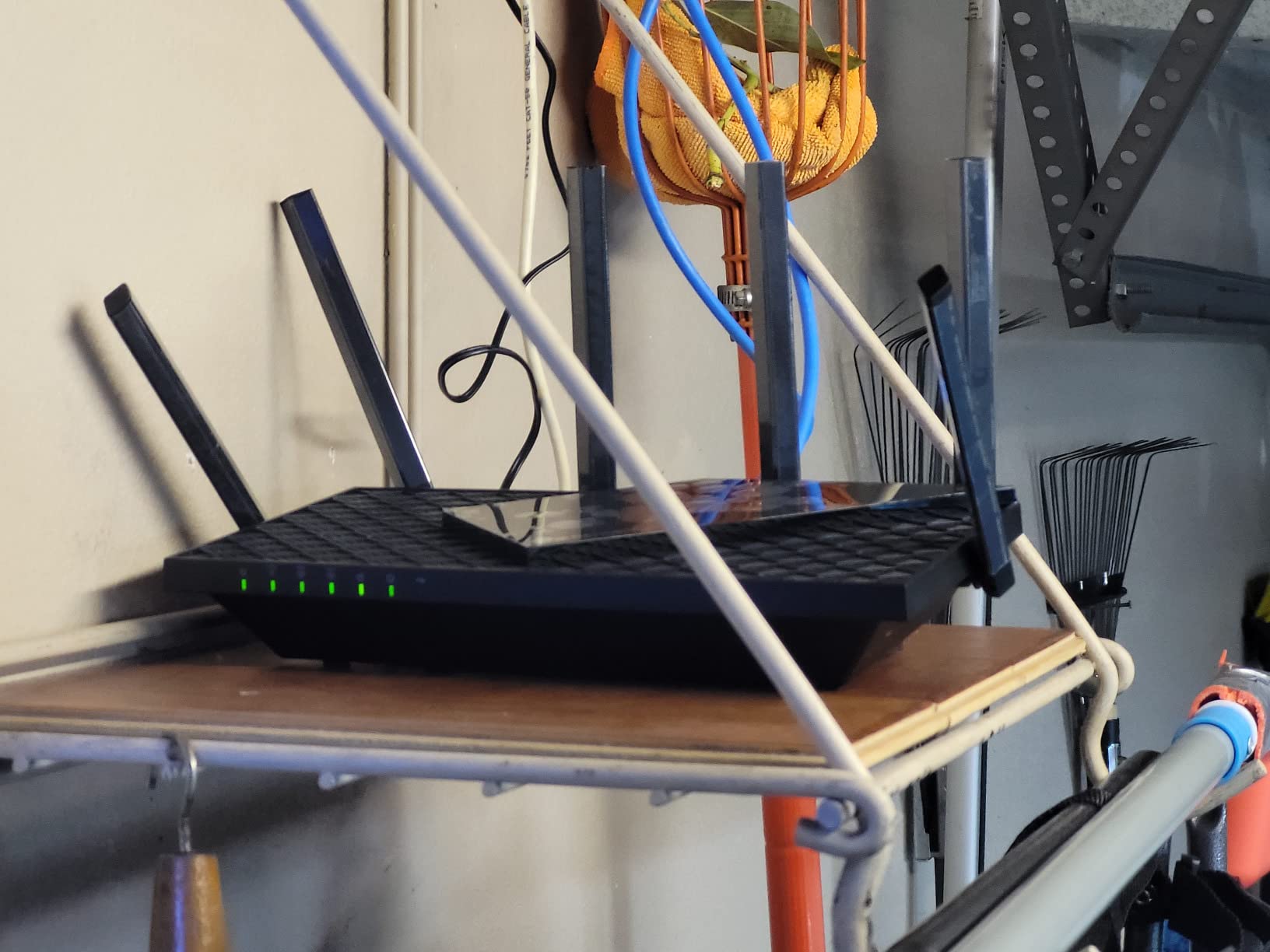 TP-Link AXE5400 Tri-Band WiFi 6E Router (Archer AXE75), 2025 PCMag Editors' Choice, Gigabit Internet for Gaming & Streaming, New 6GHz Band, 160MHz, OneMesh, Quad-Core CPU, VPN & WPA3 Security - Customer Photo 2