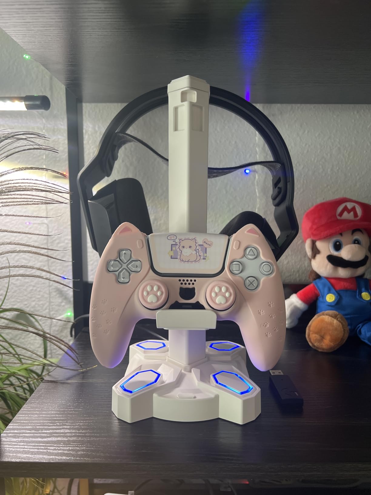 KDD Gaming Headphones Stand, Rotatable Headset Stand with Light Modes - Controller Holder with 2 USB Charging Ports and 3.5mm - Earphone Hanger Accessories for Desktop Gamer(Black) - Customer Photo 1