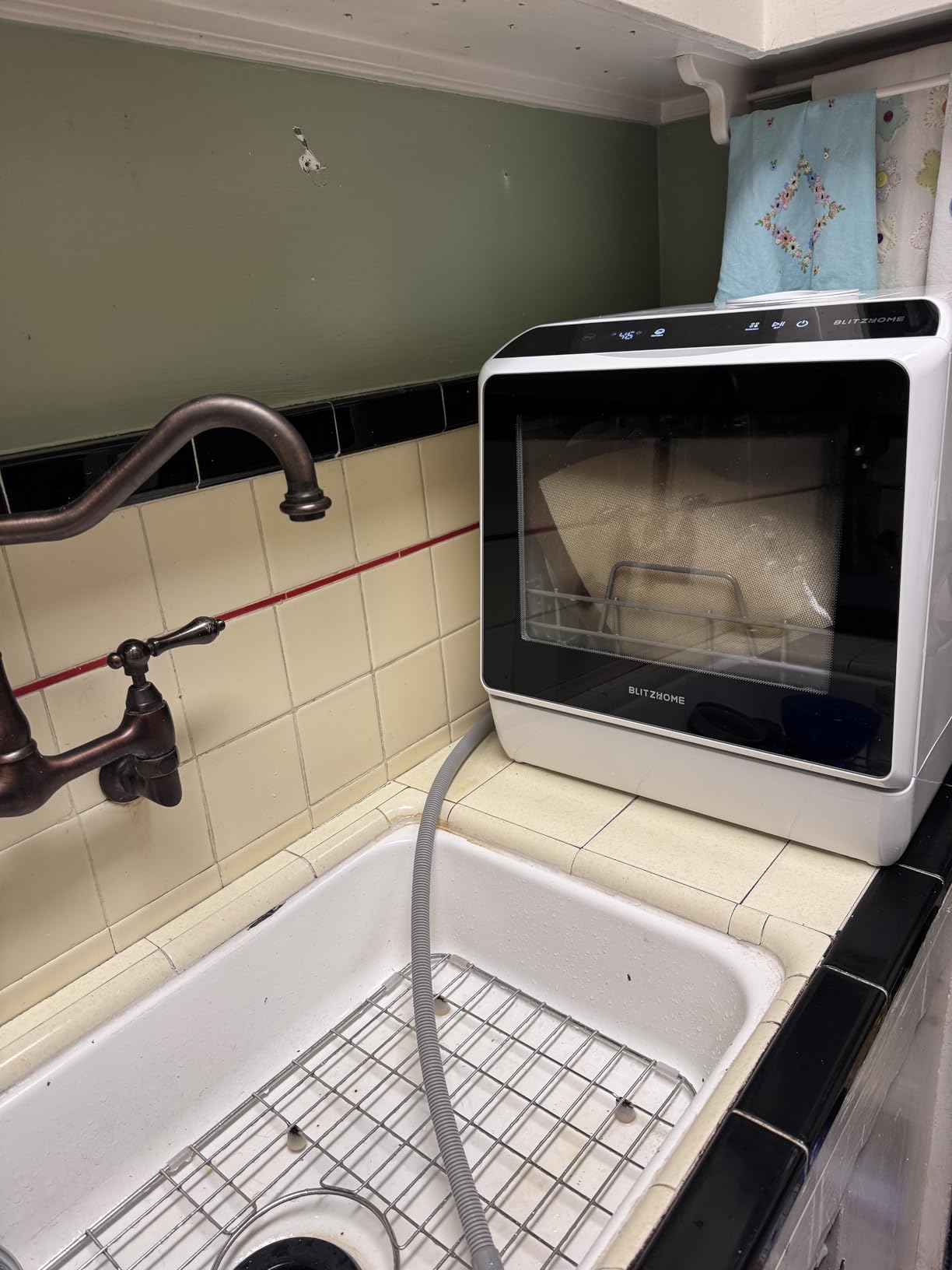 BLITZHOME Portable Dishwasher Countertop, WIFI Smart Dishwasher, Compact Dishwashers with 5L Built-in Water Tank, 6 Programs, 360° Dual Spray, High-Temp& Air-Dry Function, Fruit Cleaning Customer Review BLITZHOME Portable Dishwasher Countertop, WIFI Smart Dishwasher, Compact Dishwashers with 5L Built-in Water Tank, 6 Programs, 360° Dual Spray, High-Temp& Air-Dry Function, Fruit Cleaning - Customer Photo 1