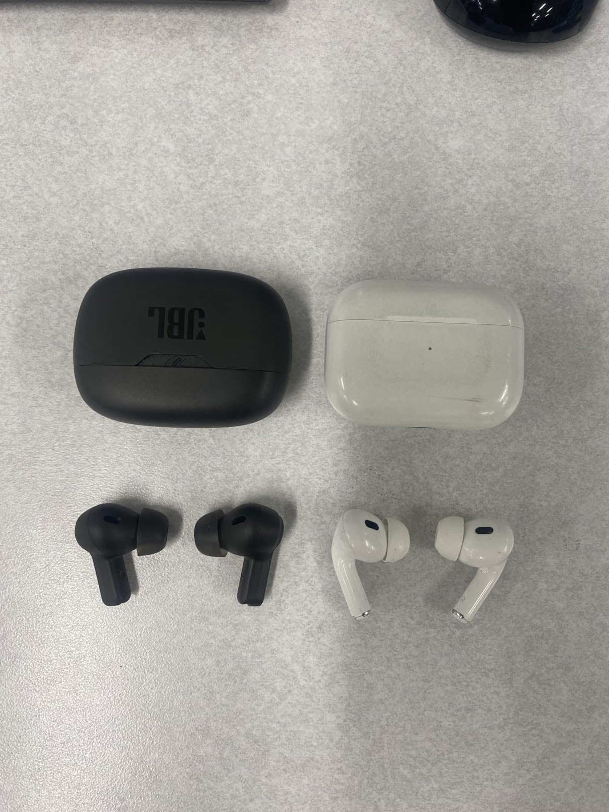 JBL Vibe Beam - True Wireless JBL Deep Bass Sound Earbuds, Bluetooth 5.2, Water & Dust Resistant, Hands-free call with VoiceAware, Up to 32 hours of battery life (Black) - Customer Photo 5