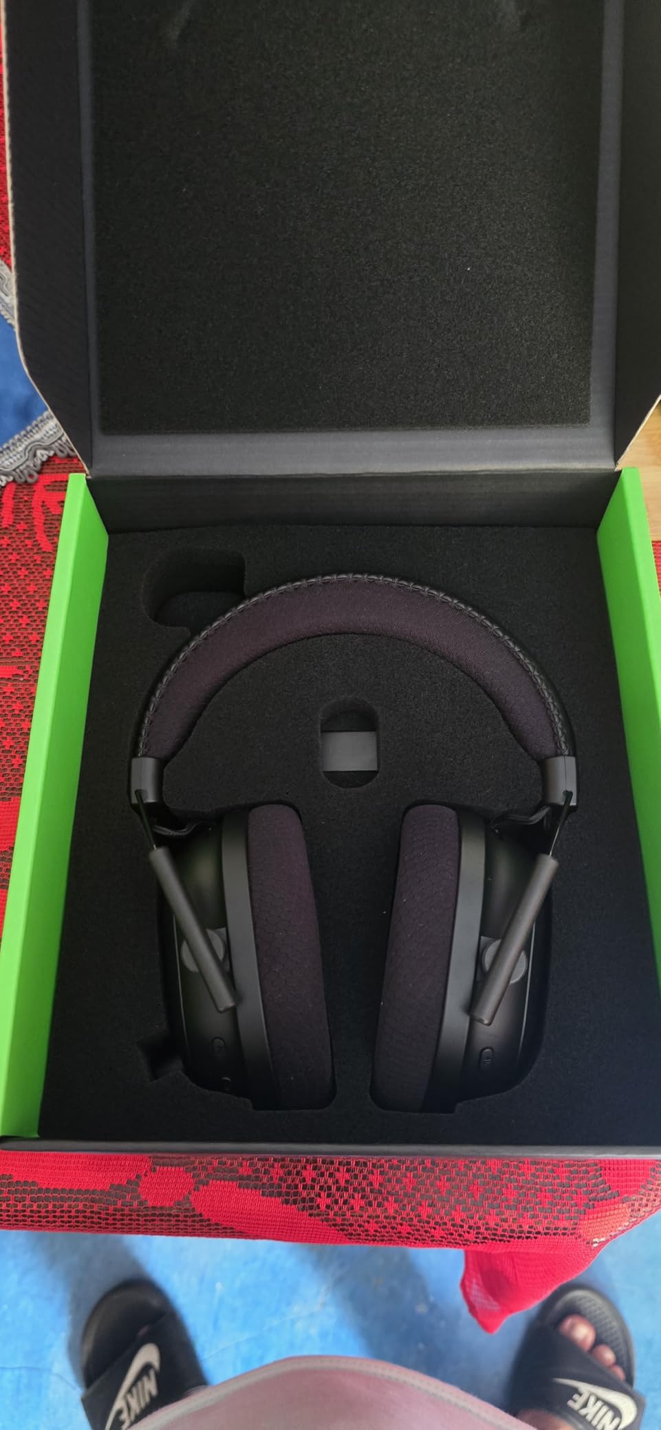 Razer BlackShark V2 Pro Wireless Gaming Headset: Super Wideband Mic - Pro Tuned FPS Profiles - 50mm Drivers - Plush Noise Isolating Earcups - 70 Hr Battery - Bluetooth - for PC, PS5, Switch 2 - Black - Customer Photo 1
