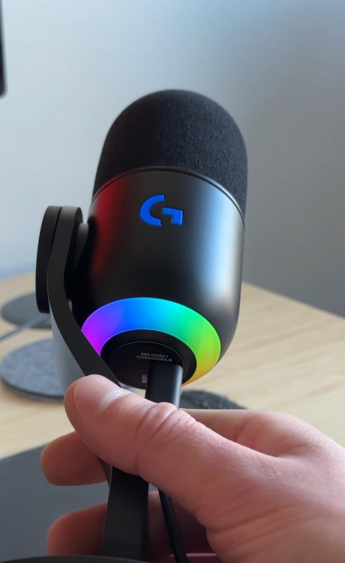Logitech G Yeti GX Dynamic RGB Gaming Microphone, Podcast Microphone with LIGHTSYNC, Blue VO!CE, G HUB Control, USB Plug and Play - Black - Customer Photo 2