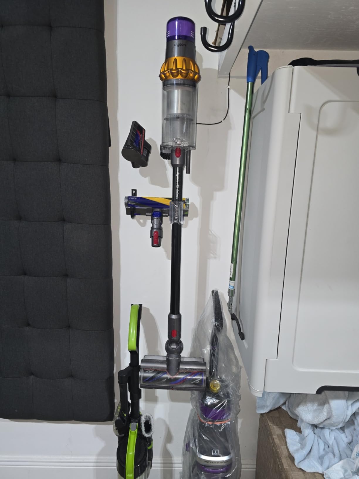 V15 Detect Cordless Vacuum Cleaner, Yellow/Nickel customer photo 2