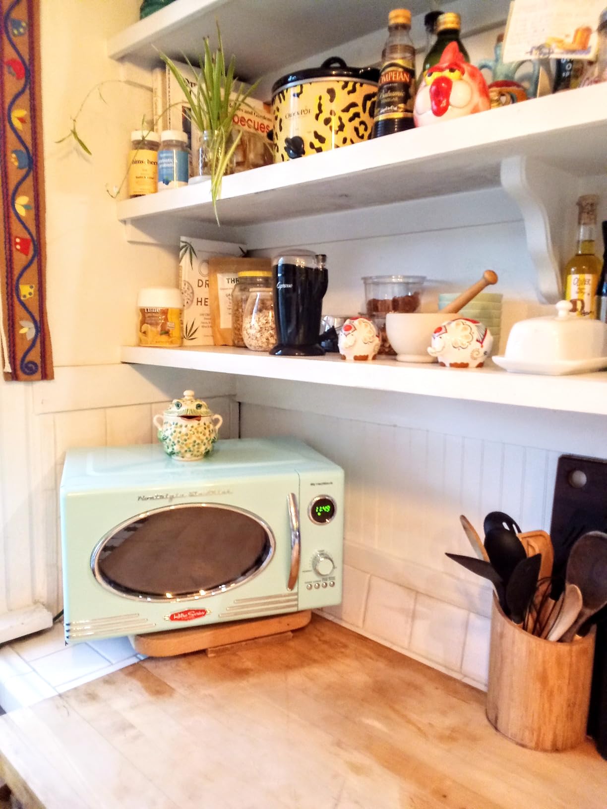 Nostalgia Retro Microwave - Countertop Microwave Oven - Includes 12 Pre-Programmed Settings and Digital Clock - 0.9 CU Ft. - 800 Watts - Yellow - Customer Photo 2