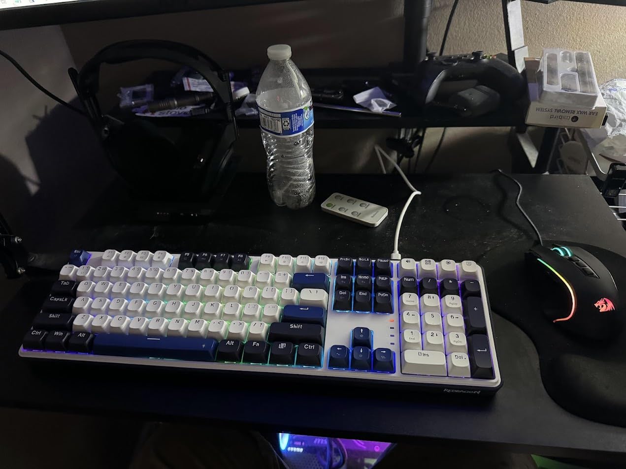 Redragon K668 RGB Gaming Keyboard, 108 Keys Wired Mechanical Keyboard w/Extra 4 Hotkeys, Sound Absorbing Foams, Upgraded Hot-swappable Socket, Mixed Color Keycaps x 2 Sets, Red Switch - Customer Photo 3