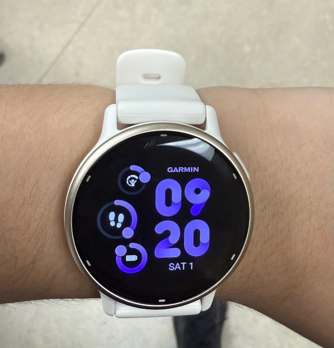 Garmin vívoactive 5, Health and Fitness GPS Smartwatch, AMOLED Display, Up to 11 Days of Battery, Ivory customer photo 1