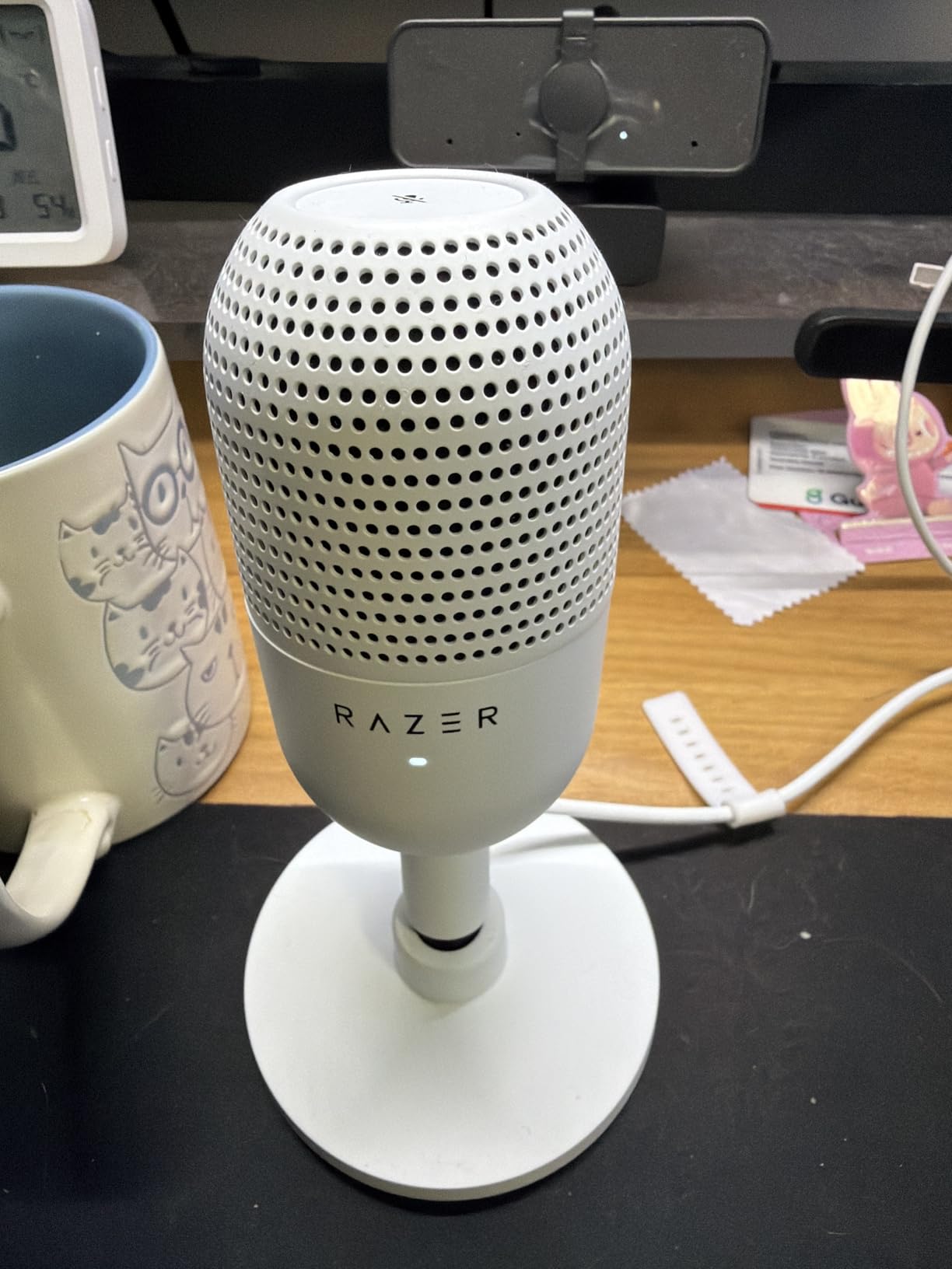 Razer Seiren V3 Mini USB Microphone: Condenser Mic - Supercardioid Pickup Pattern - Tap-to-Mute Sensor with LED Indicator - Shock Absorber - Ultra Compact - PC, Discord, OBS Studio, XSplit - Black - Customer Photo 1