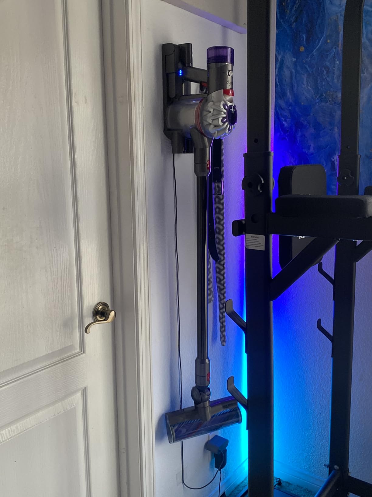 Dyson V8 Plus Cordless Vacuum, Cleans Hard Floors and Carpets, Detangles, Converts to Handheld, 115AW, 2 Power Modes, Up to 40 Minutes customer photo 1