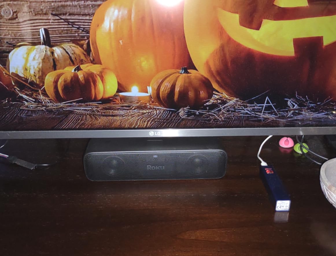 Roku Streambar SE | 2-in-1 TV Soundbar with Built-in 4K/HD/HDR Streaming, Premium Speakers, & Enhanced Speech Clarity for Crisp, Clear Dialogue - Quick Guided Simple Setup customer photo 1
