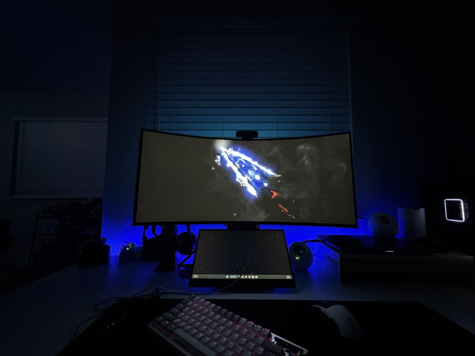 LG 34GS95QE 34-inch Ultragear OLED Curved Gaming Monitor WQHD 1440p 800R 240Hz 0.03ms AMD FreeSync Premium Pro NVIDIA G-Sync HDMI 2.1 DisplayPort Tilt/Height/Swivel Stand Black Customer Review LG 34GS95QE 34-inch Ultragear OLED Curved Gaming Monitor WQHD 1440p 800R 240Hz 0.03ms AMD FreeSync Premium Pro NVIDIA G-Sync HDMI 2.1 DisplayPort Tilt/Height/Swivel Stand Black - Customer Photo 2