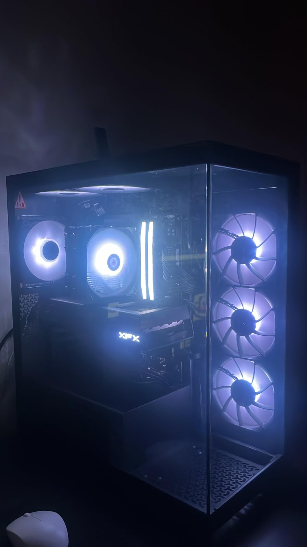 CORSAIR 3500X ARGB Mid-Tower ATX PC Case – Panoramic Tempered Glass – Reverse Connection Motherboard Compatible – 3X CORSAIR RS120 ARGB Fans Included – Black Customer Review CORSAIR 3500X ARGB Mid-Tower ATX PC Case – Panoramic Tempered Glass – Reverse Connection Motherboard Compatible – 3X CORSAIR RS120 ARGB Fans Included – Black - Customer Photo 1