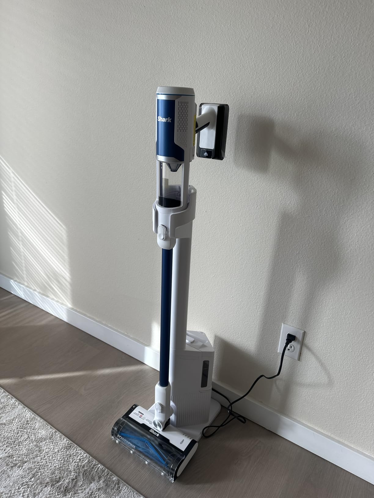 Shark Clean & Empty Cordless Stick Vacuum with Auto-Empty System, HEPA Filter, White, BU3521 customer photo 1