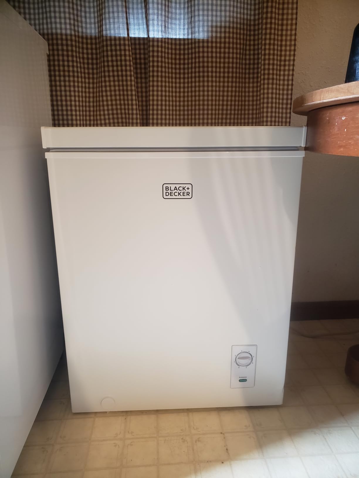 BLACK+DECKER 2.0 Cu. Ft. Compact Chest Freezer, Deep Freezer Holds Up To 70 Lbs. of Frozen Food, Removable Storage Basket, Manual Defrost, White customer photo 1
