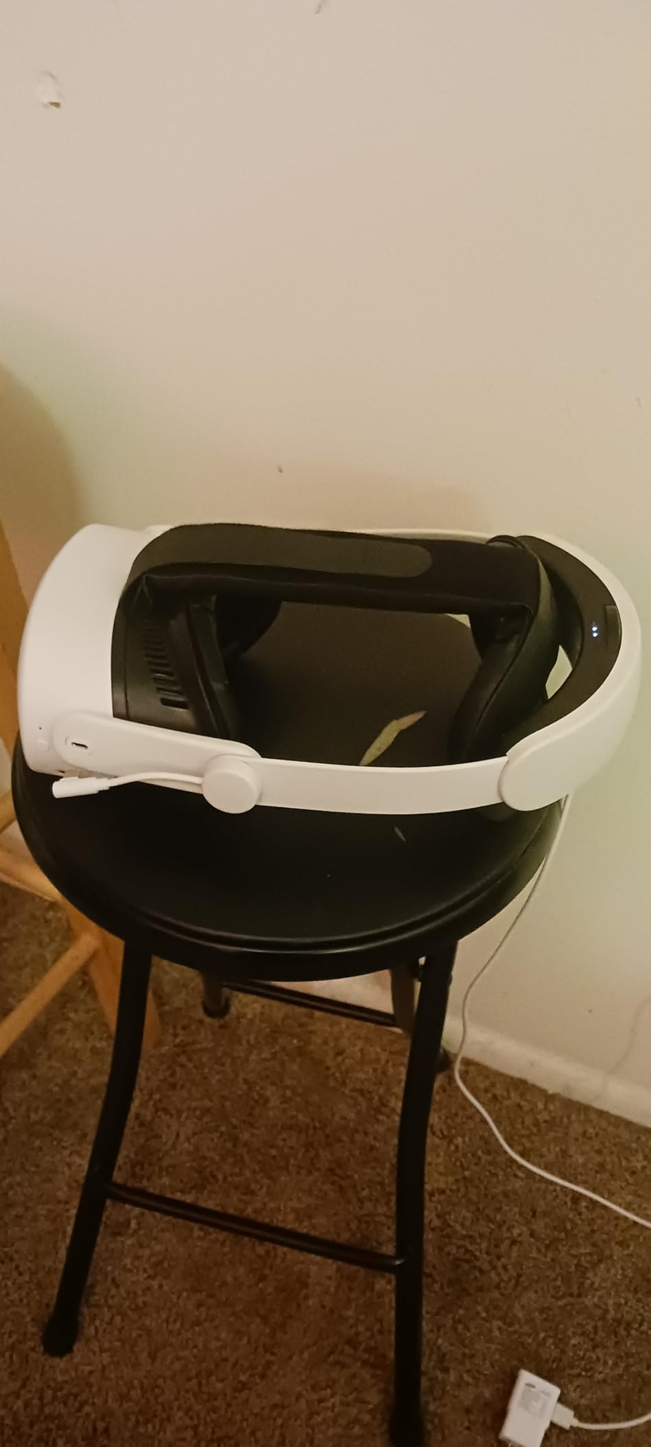 KIWI design K4 Boost Battery Head Strap for Meta Oculus Quest 3/3S, Adjustable VR Headband Accessories with Dual Charge, Extend Playtime & Reduce Facial Stress - Customer Photo 3