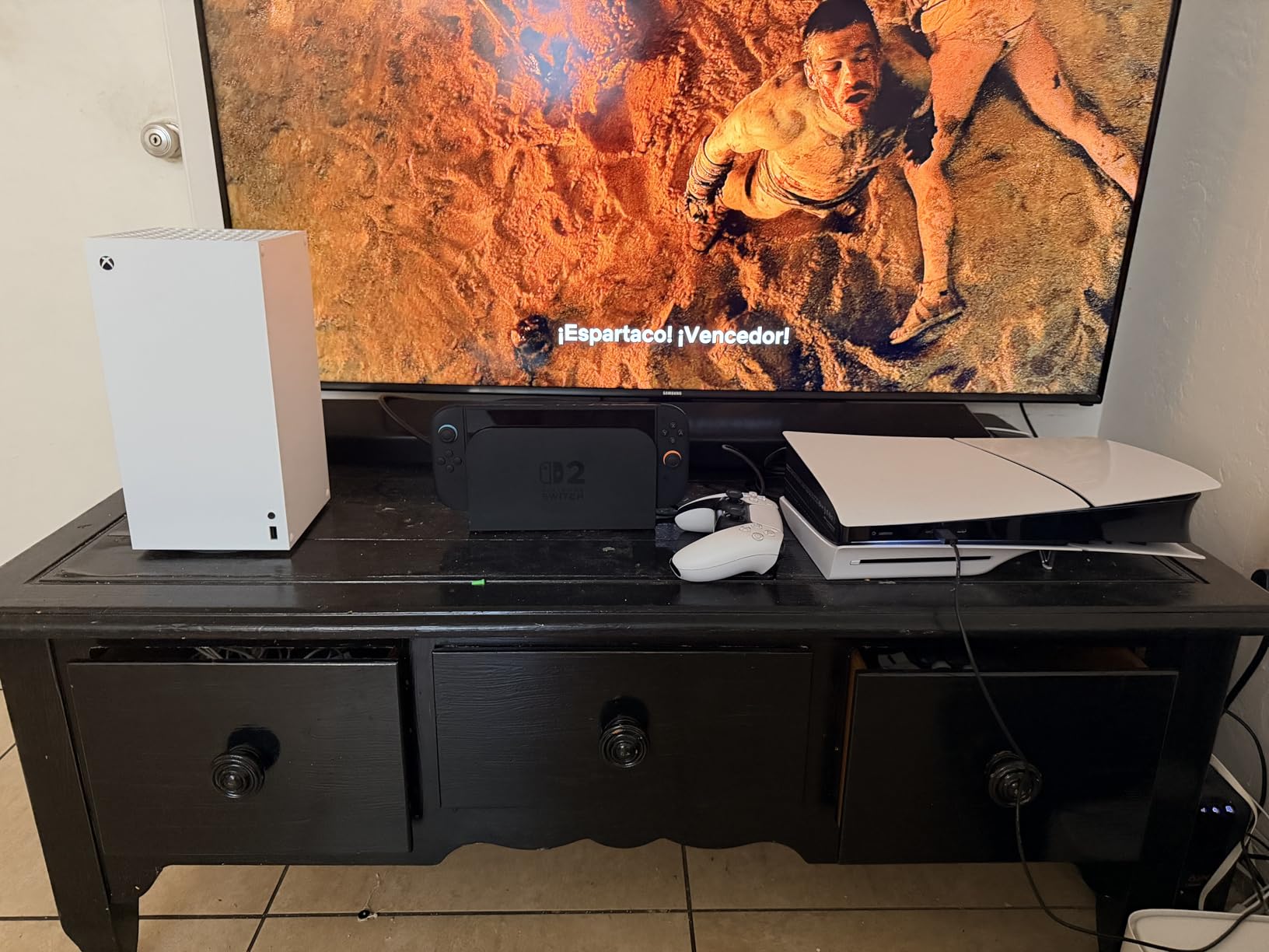 Xbox Series X - All Digital Gaming Console - 1TB SSD - Includes Wireless Controller - 4K Gaming - 120FPS - Robot White - Customer Photo 3
