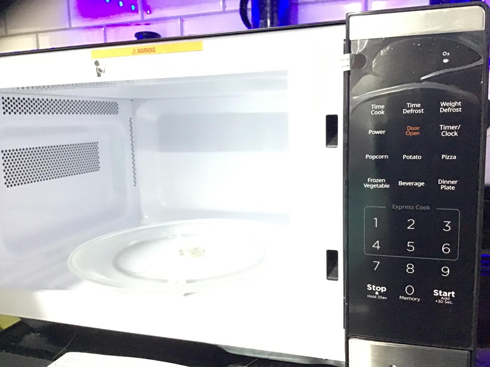 BLACK+DECKER Countertop Microwave Oven 0.9 Cu Ft, 6 Auto Menus, Child Lock, Memory Function, 10 Power Levels, Easy One-Touch Start, Digital Panel, 900W - Customer Photo 1