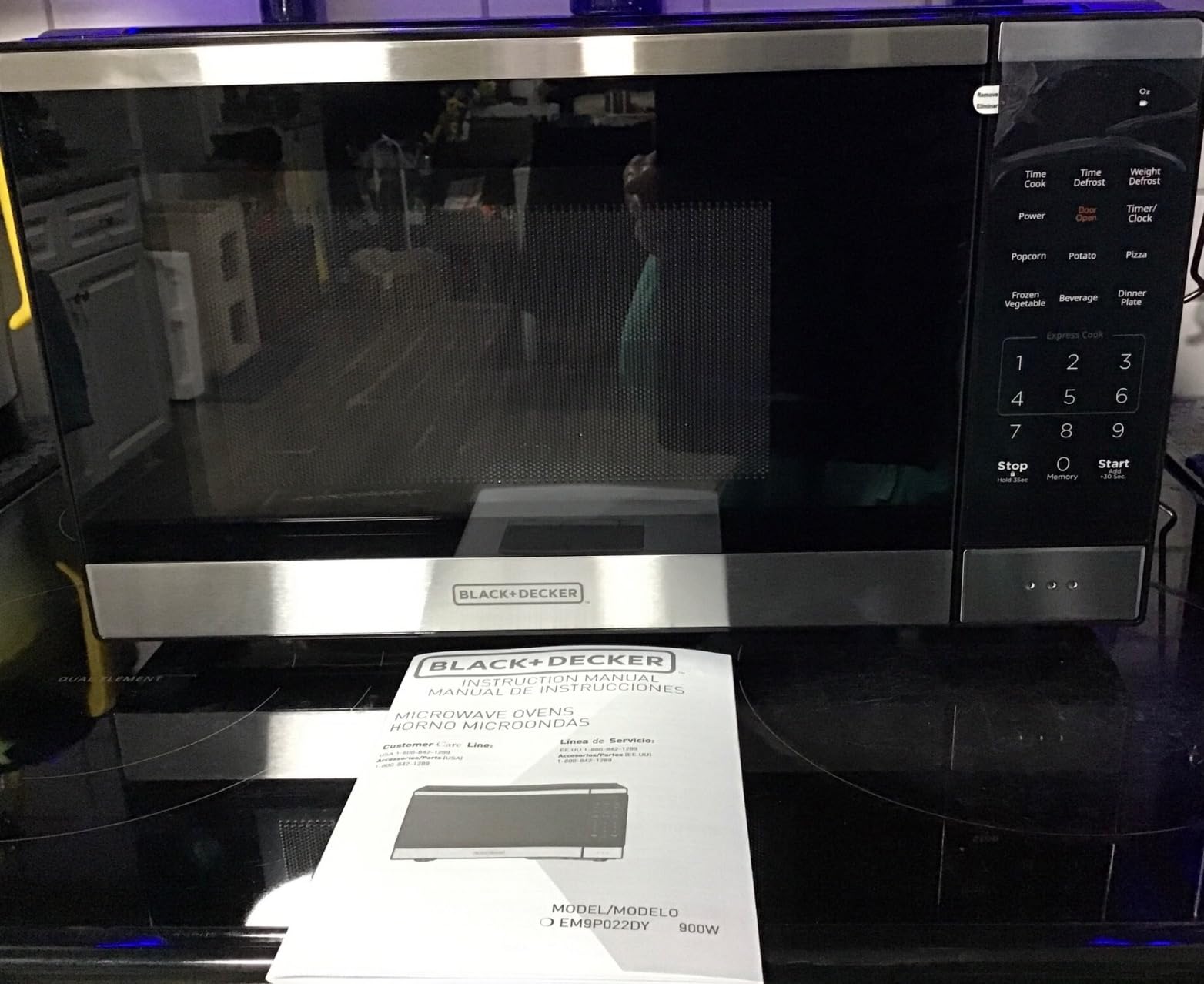 BLACK+DECKER Countertop Microwave Oven 0.9 Cu Ft, 6 Auto Menus, Child Lock, Memory Function, 10 Power Levels, Easy One-Touch Start, Digital Panel, 900W - Customer Photo 2