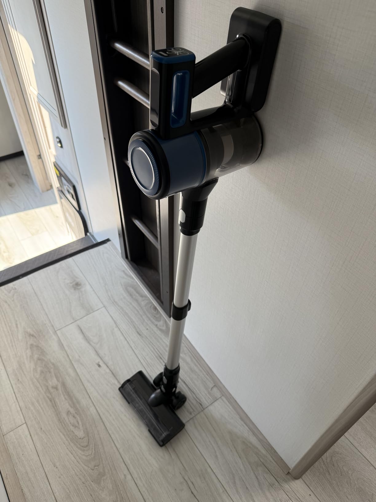 BSNAW Cordless Vacuum Cleaner-Removable Battery, 8-in-1 Powerful Stick Vacuum Cleaners for Home with Attachments, Up to 45Mins, Anti-Tangle, Handheld Wireless Vacuum for Pet Hair/Carpet/Hard Floor - Customer Photo 1