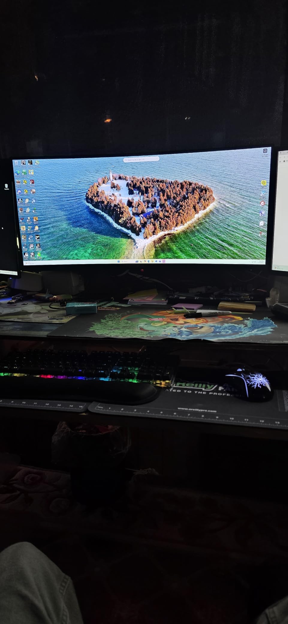 CRUA 34 Inch Curved Gaming Monitor, 21:9 WQHD 3440x1440 165Hz/144Hz 1500R Ultrawide Computer Monitor Support Freesync, PIP/PBP, 120% sRGB, HDMI 2.0 & DP 1.4, Wall Mountable/Tilt Adjustable-Black Customer Review CRUA 34 Inch Curved Gaming Monitor, 21:9 WQHD 3440x1440 165Hz/144Hz 1500R Ultrawide Computer Monitor Support Freesync, PIP/PBP, 120% sRGB, HDMI 2.0 & DP 1.4, Wall Mountable/Tilt Adjustable-Black - Customer Photo 1