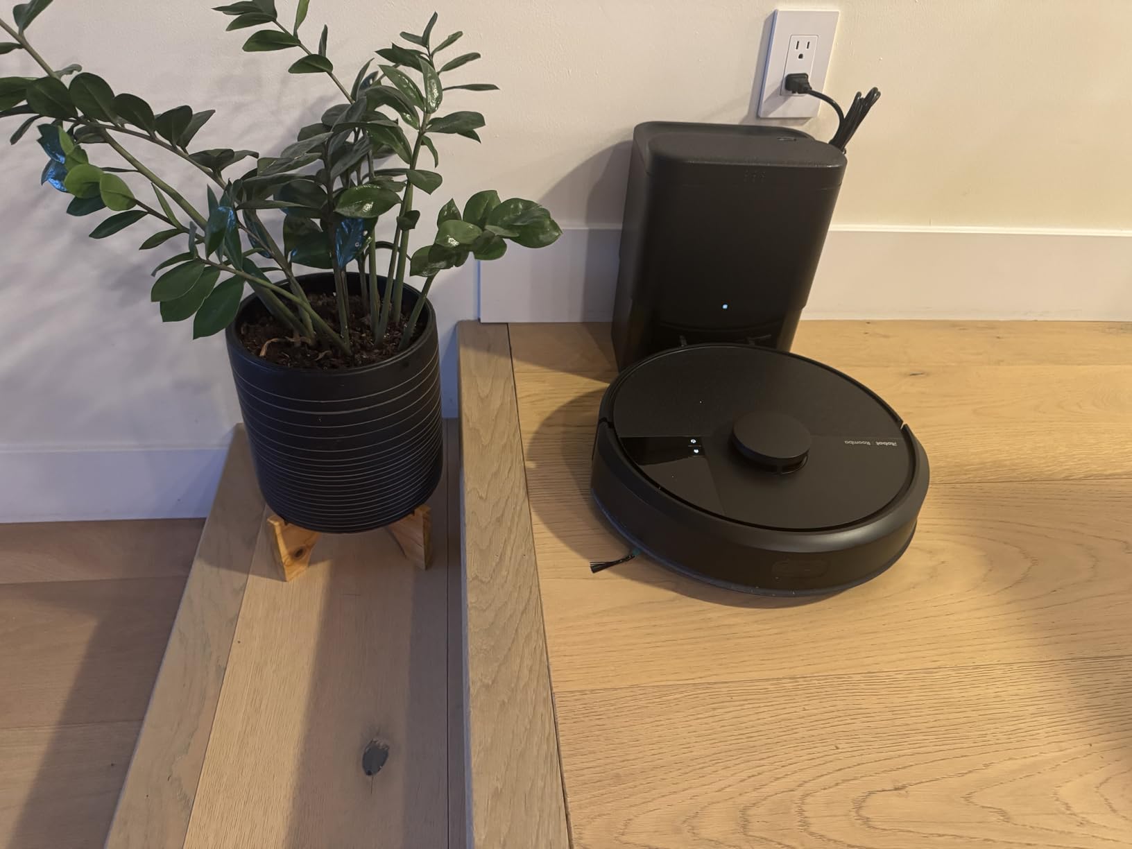 Roomba 104 2in1 Vacuum & Mop Robot - Self-Empties for 75 Days, Intense Power-Lifting Suction, Vacuums All Floors, Ideal for Pet Hair, LiDAR Smart Navigation Mapping, Mops Hard Floors customer photo 1
