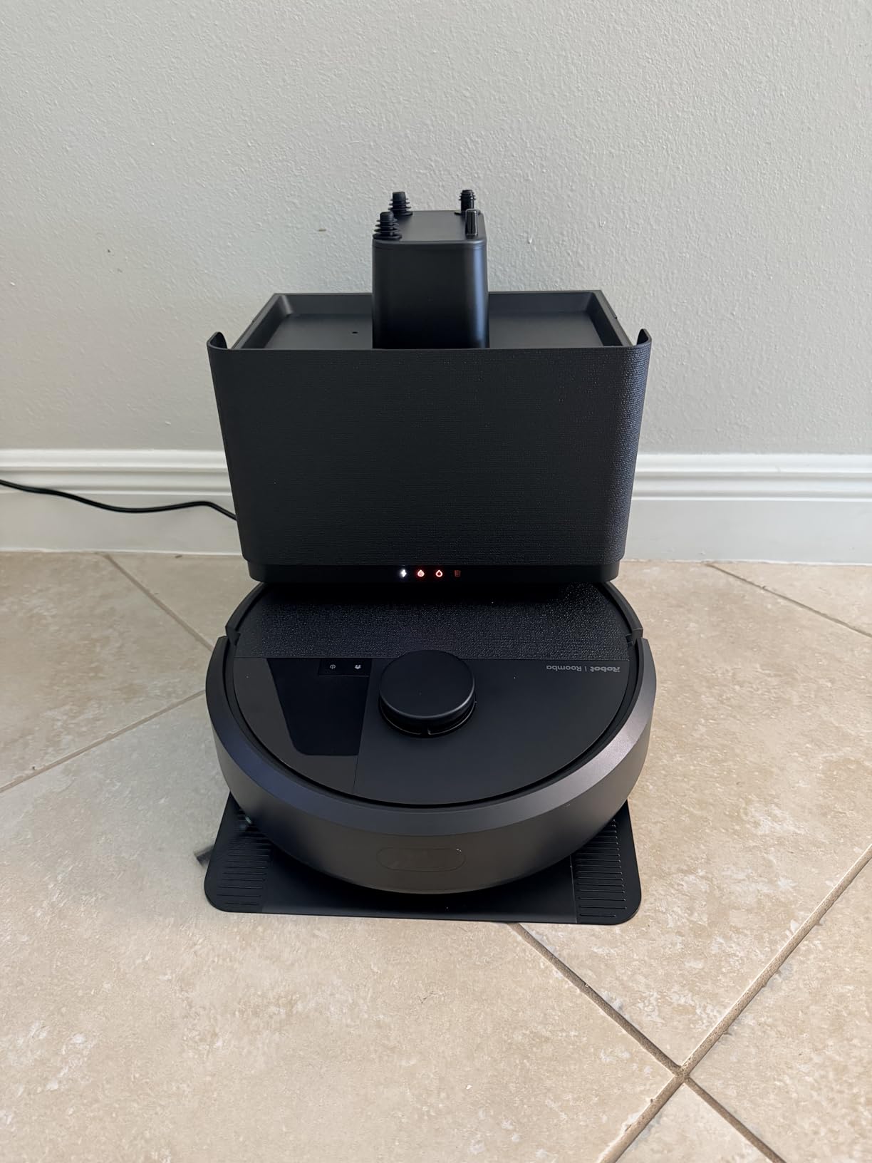 Roomba Plus 405 (G181) 2in1 Vacuum & Mop Robot with AutoWash Dock - Dual Spinning, Smart & Fast Mapping, Ideal for Pet Hair, Self-Empties 75 Days, Intense Suction, Pad Washing & Drying customer photo 1