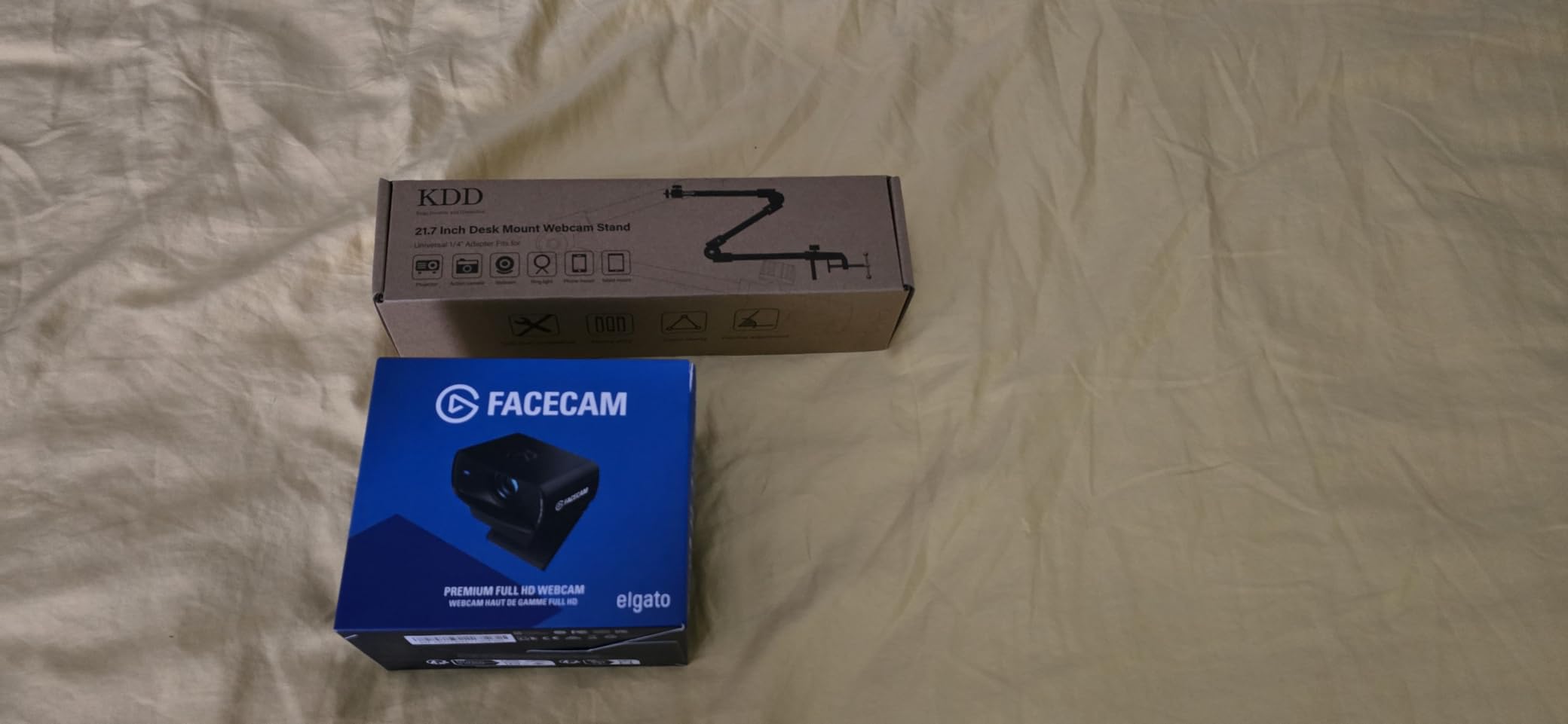 Elgato Facecam 4K - 4K60 Studio Webcam, DSLR-Like Control, Cinematic Effects, 49mm Lens Filters, HDR, Uncompressed Video, Optimized Focus Area | USB-C for PC & Mac - Customer Photo 2