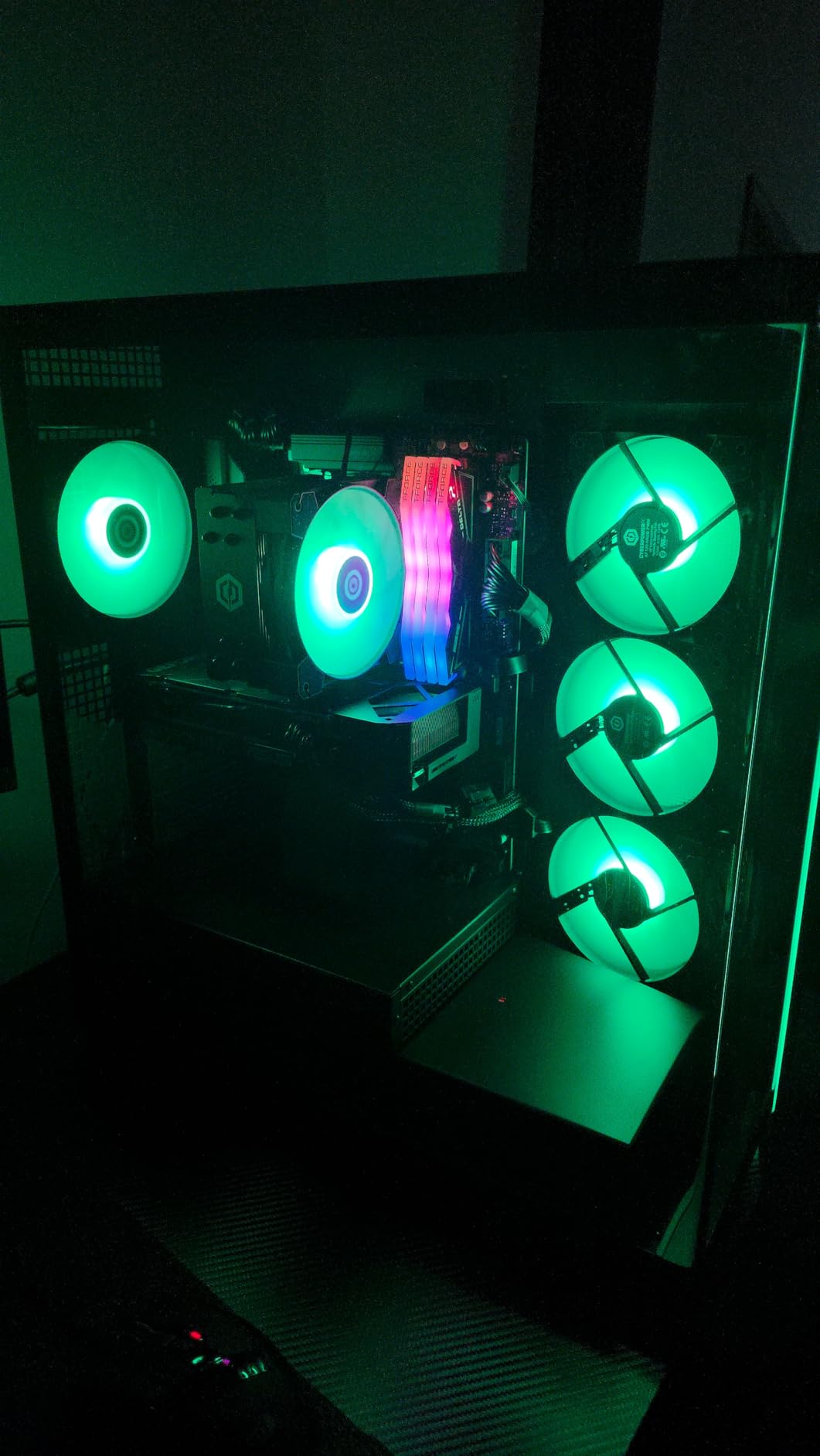 CyberPowerPC Gamer Master Gaming PC, AMD Ryzen 7 8700F 4.1GHz, GeForce RTX 5060 Ti 8GB, 16GB DDR5, 1TB PCIe 4.0 SSD, WiFi Ready & Windows 11 Home (GMA2900A2) - Customer Photo 1
