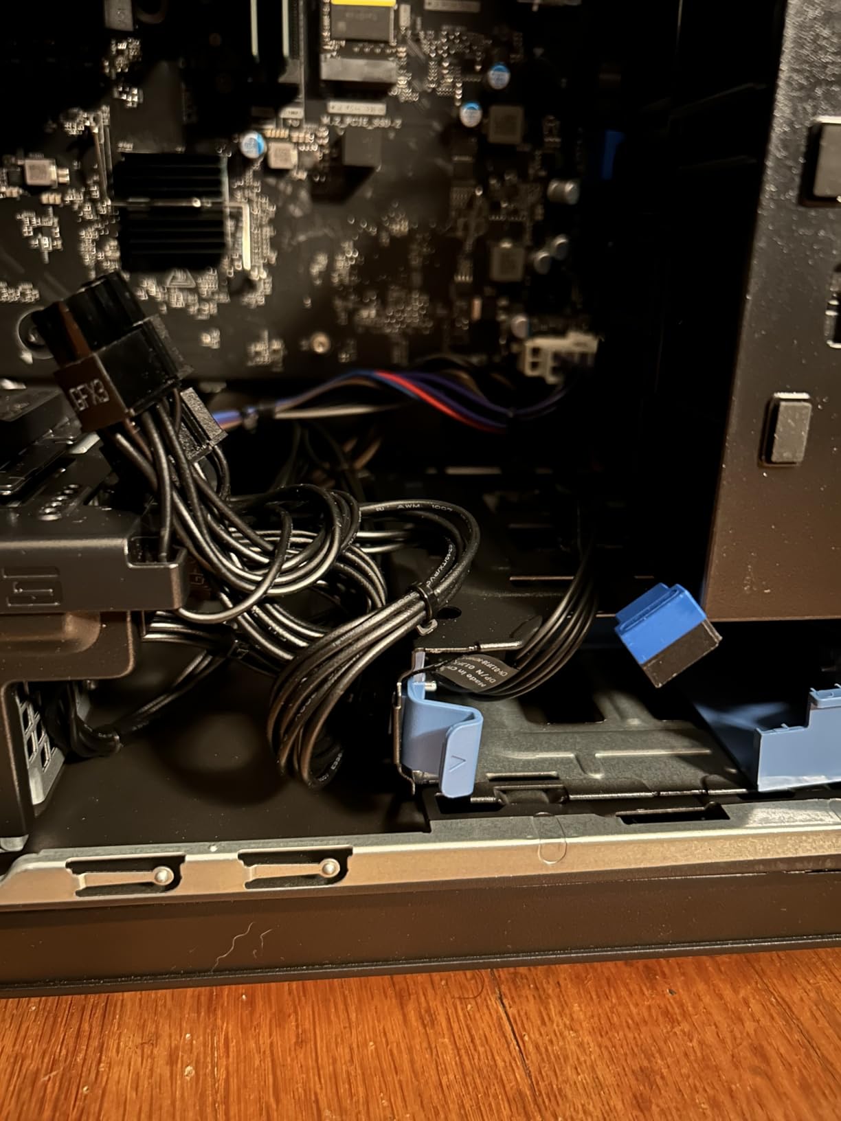 Alienware Aurora Gaming Desktop ACT1250 - Intel Core Ultra 9 285 Processor, Liquid Cooled, NVIDIA GeForce RTX 5080, 32GB DDR5 RAM, 1TB SSD, 1000W Platinum Rated PSU, Win 11 Home - Clear Panel Customer Review Alienware Aurora Gaming Desktop ACT1250 - Intel Core Ultra 9 285 Processor, Liquid Cooled, NVIDIA GeForce RTX 5080, 32GB DDR5 RAM, 1TB SSD, 1000W Platinum Rated PSU, Win 11 Home - Clear Panel - Customer Photo 4