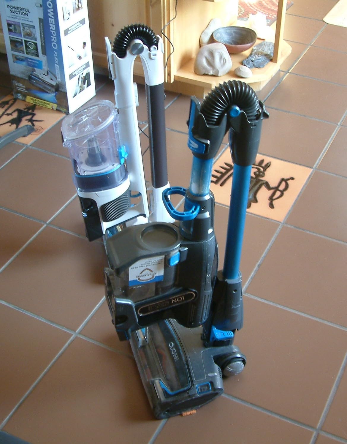 Shark PowerPro Reveal Plus Cordless Vacuum, FloorDetect & Dirt-Reveal Technology, HEPA Filter, Carpet & Hard Floor, Rechargeable, Charcoal, IZ376H customer photo 2