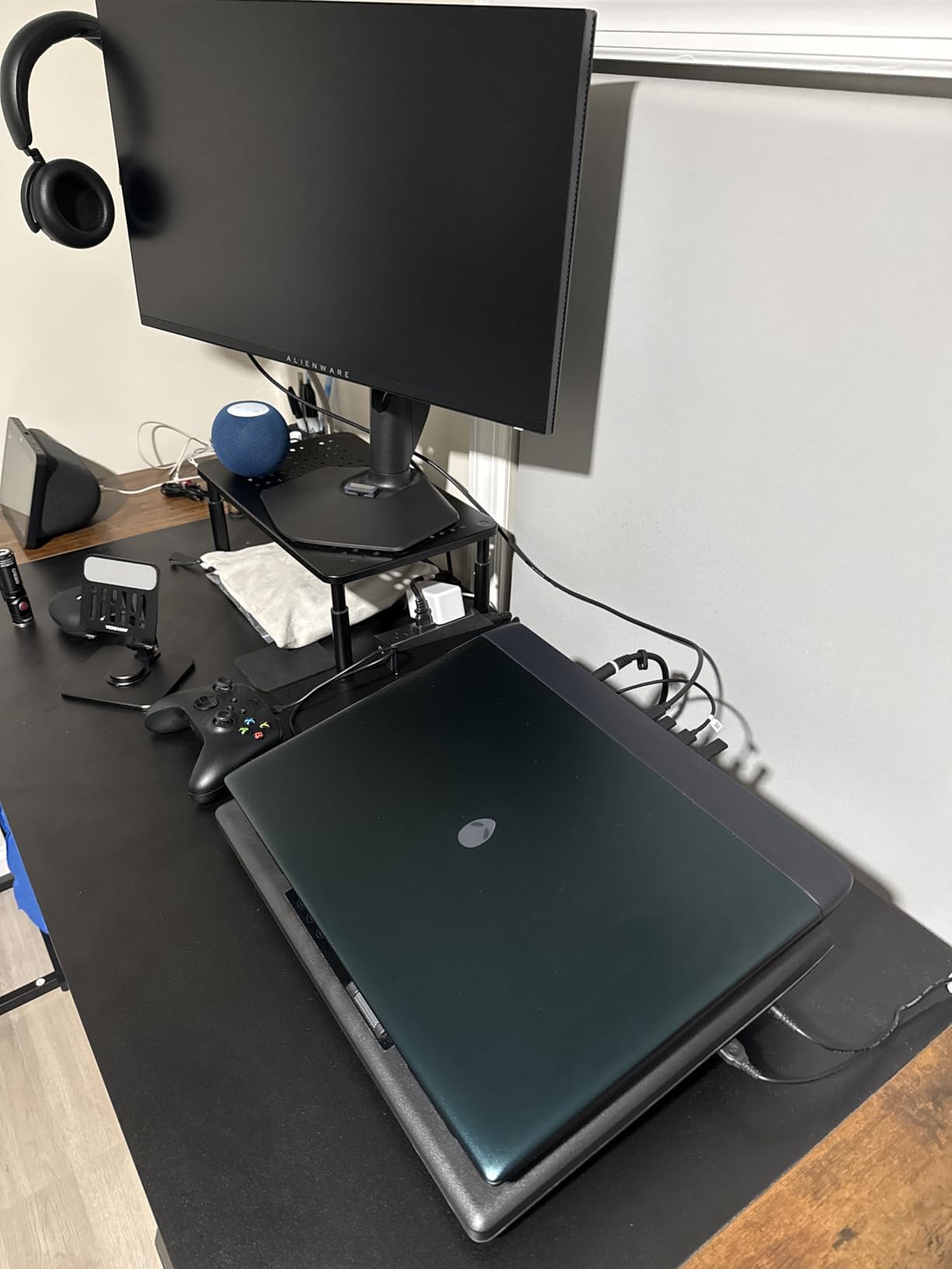 Alienware 18 Area-51 Gaming Laptop AA18250-18-inch QHD+ 300Hz 3ms Display, Intel Core Ultra 9-275HX, 32GB DDR5 RAM, 1TB SSD, NVIDIA GeForce RTX 5070, Windows 11 Home, Onsite Service - Liquid Teal Customer Review Alienware 18 Area-51 Gaming Laptop AA18250-18-inch QHD+ 300Hz 3ms Display, Intel Core Ultra 9-275HX, 32GB DDR5 RAM, 1TB SSD, NVIDIA GeForce RTX 5070, Windows 11 Home, Onsite Service - Liquid Teal - Customer Photo 1