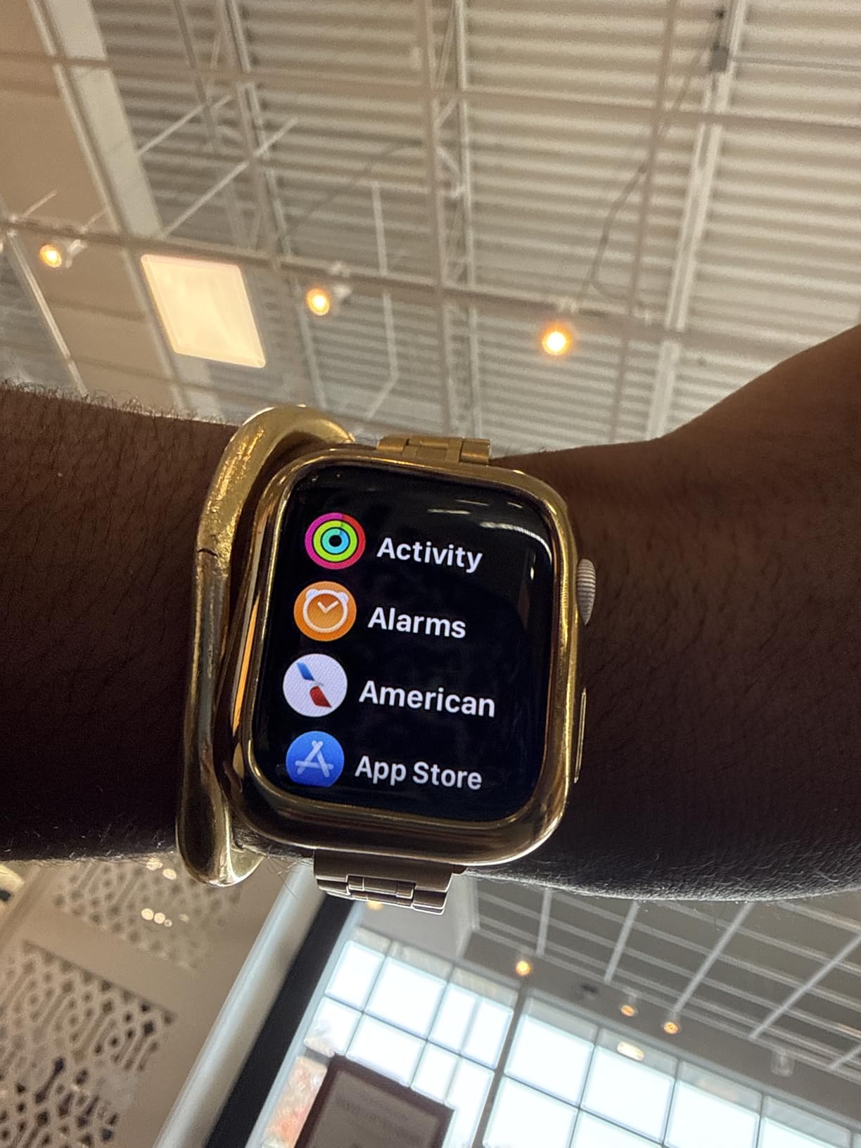 Apple Watch SE 3 [GPS 40mm] Smartwatch with Starlight Aluminum Case with Starlight Sport Band - S/M. Fitness and Sleep Trackers, Heart Rate Monitor, Always-On Display, Water Resistant customer photo 1