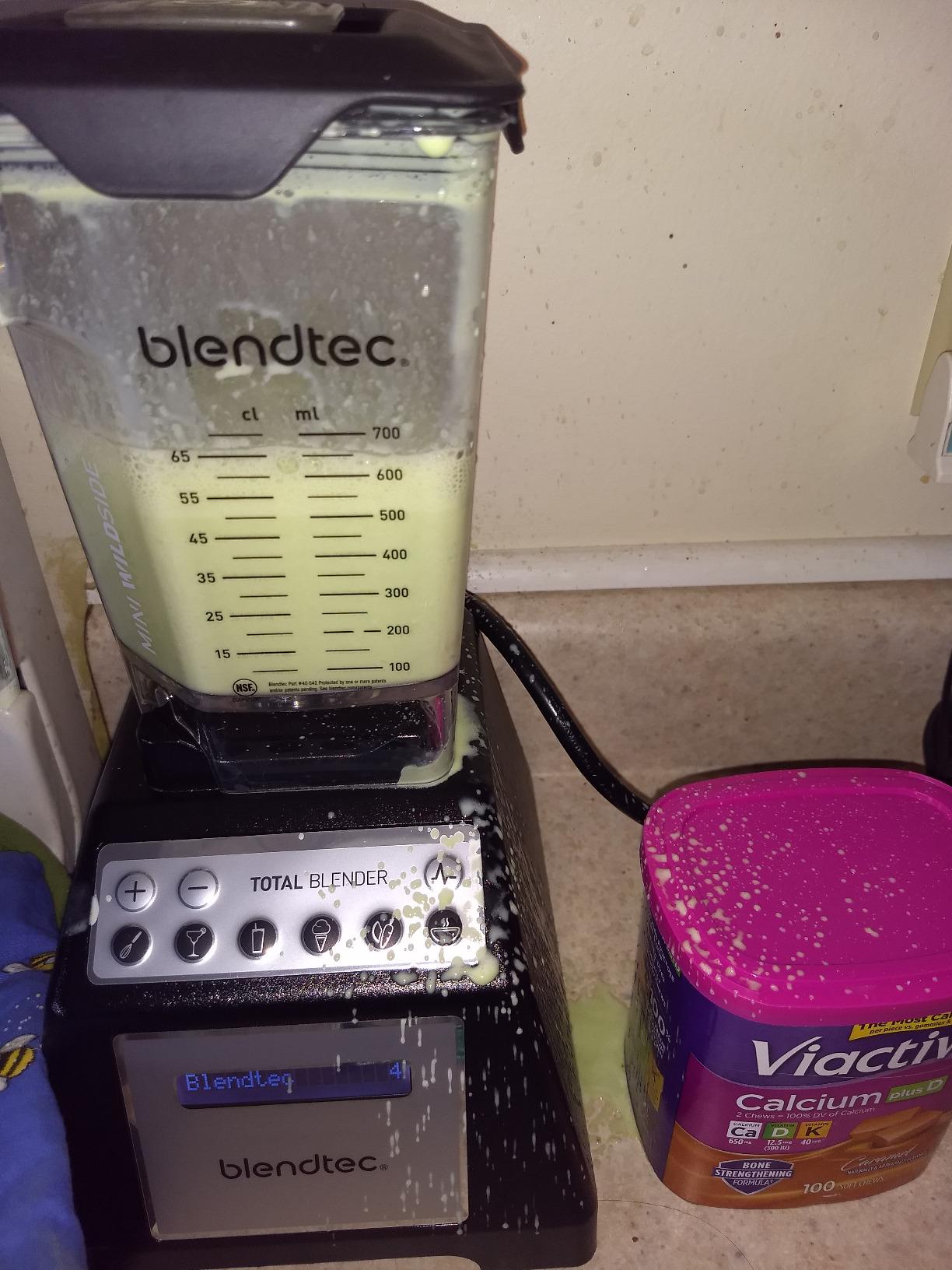 Blendtec Total Blender Classic - Includes FourSide Jar (75 oz) - 10-Speed Professional-Grade - High-Power Kitchen Blender with 6 Pre-Programmed Cycles - Black Customer Review Blendtec Total Blender Classic - Includes FourSide Jar (75 oz) - 10-Speed Professional-Grade - High-Power Kitchen Blender with 6 Pre-Programmed Cycles - Black - Customer Photo 2