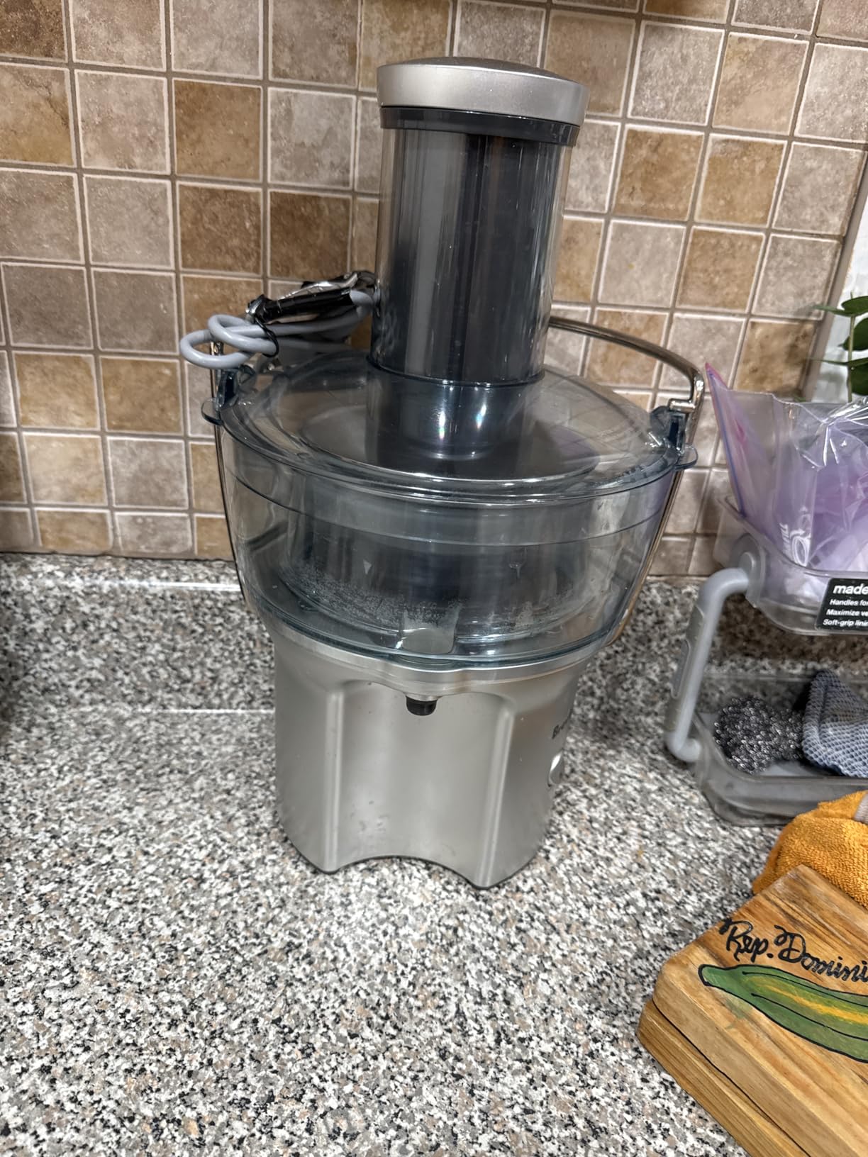 Breville BJE200XL Juice Fountain Compact Centrifugal Machine, 25 fl oz, Silver Customer Review Breville BJE200XL Juice Fountain Compact Centrifugal Machine, 25 fl oz, Silver - Customer Photo 2